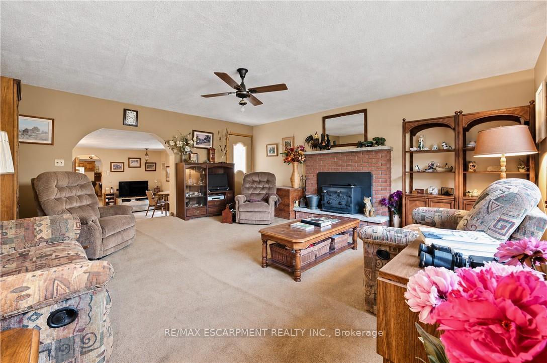 Photo 16 of 994 Safari Road, Hamilton, Rural Flamborough — HOMEH
