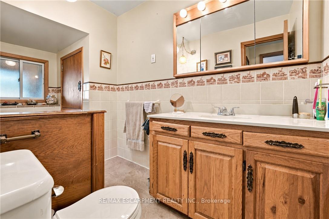 Photo 21 of 994 Safari Road, Hamilton, Rural Flamborough — HOMEH