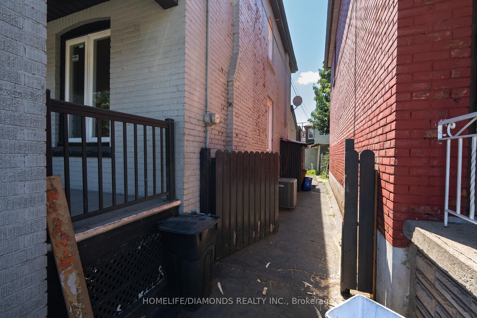Photo 4 of 20 Somerset Avenue, Hamilton, Gibson — HOMEH