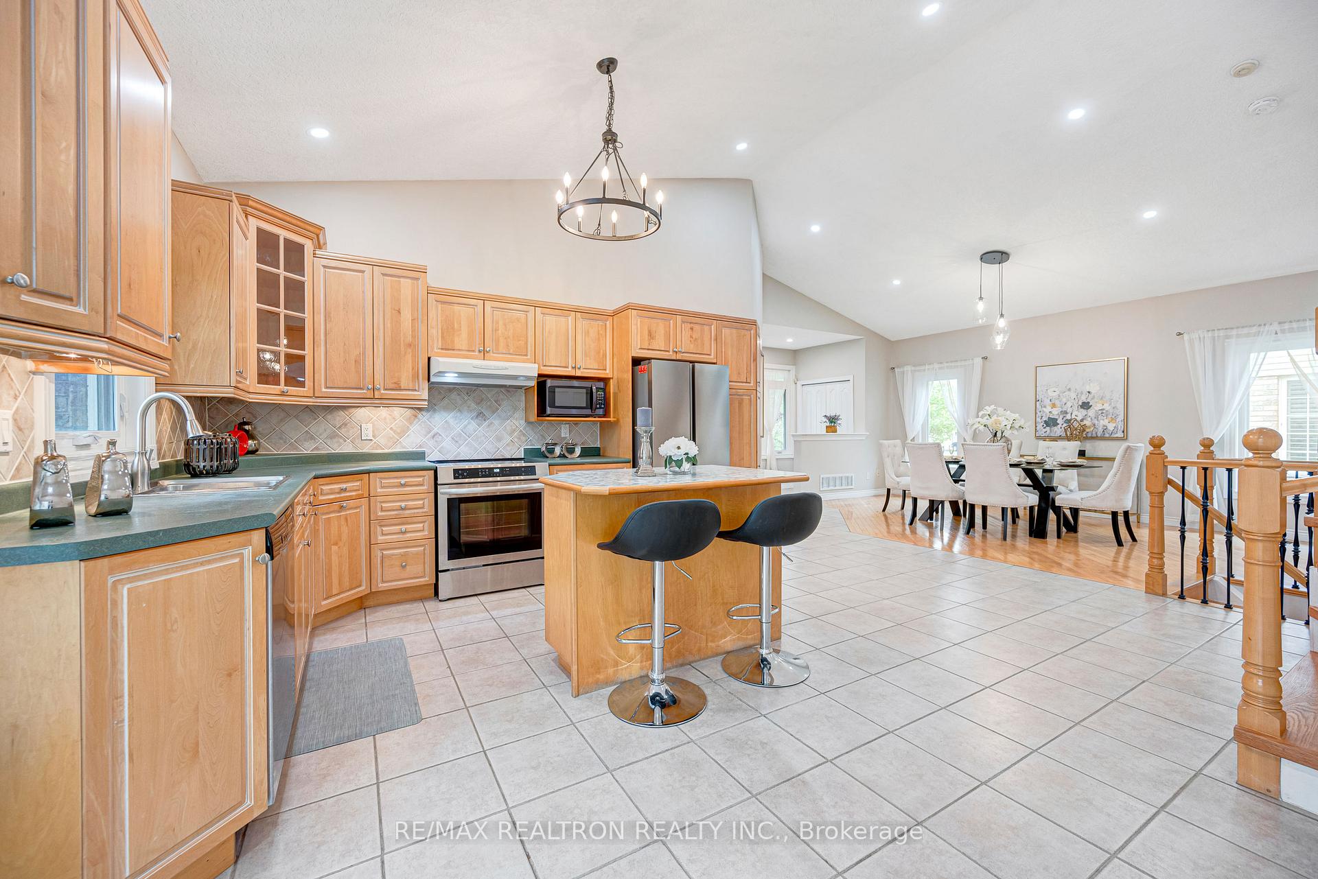 Photo 7 of 84 Hunter Road, Orangeville — HOMEH