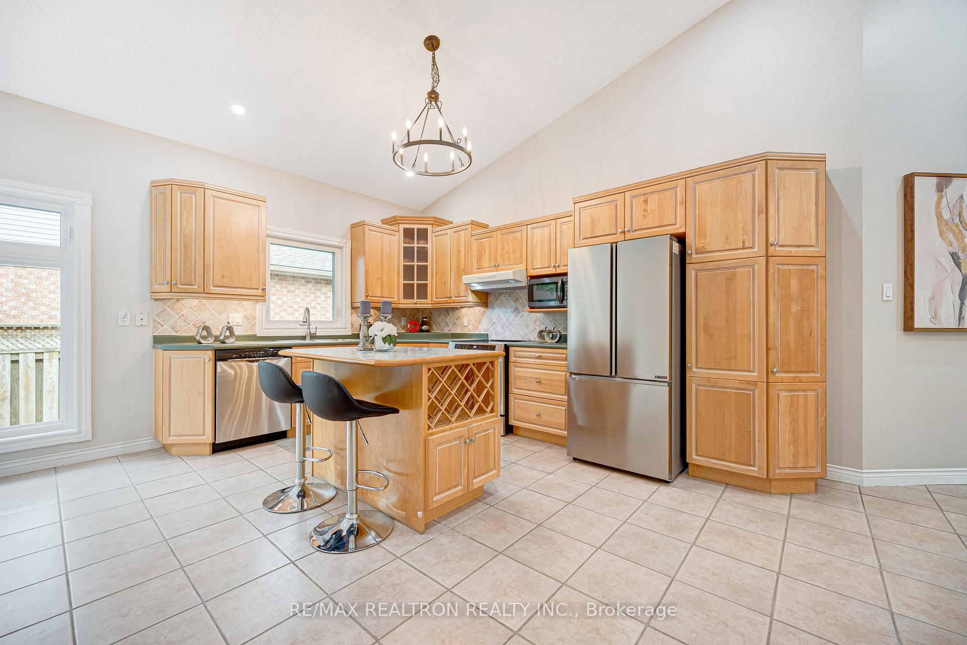 Photo 8 of 84 Hunter Road, Orangeville — HOMEH