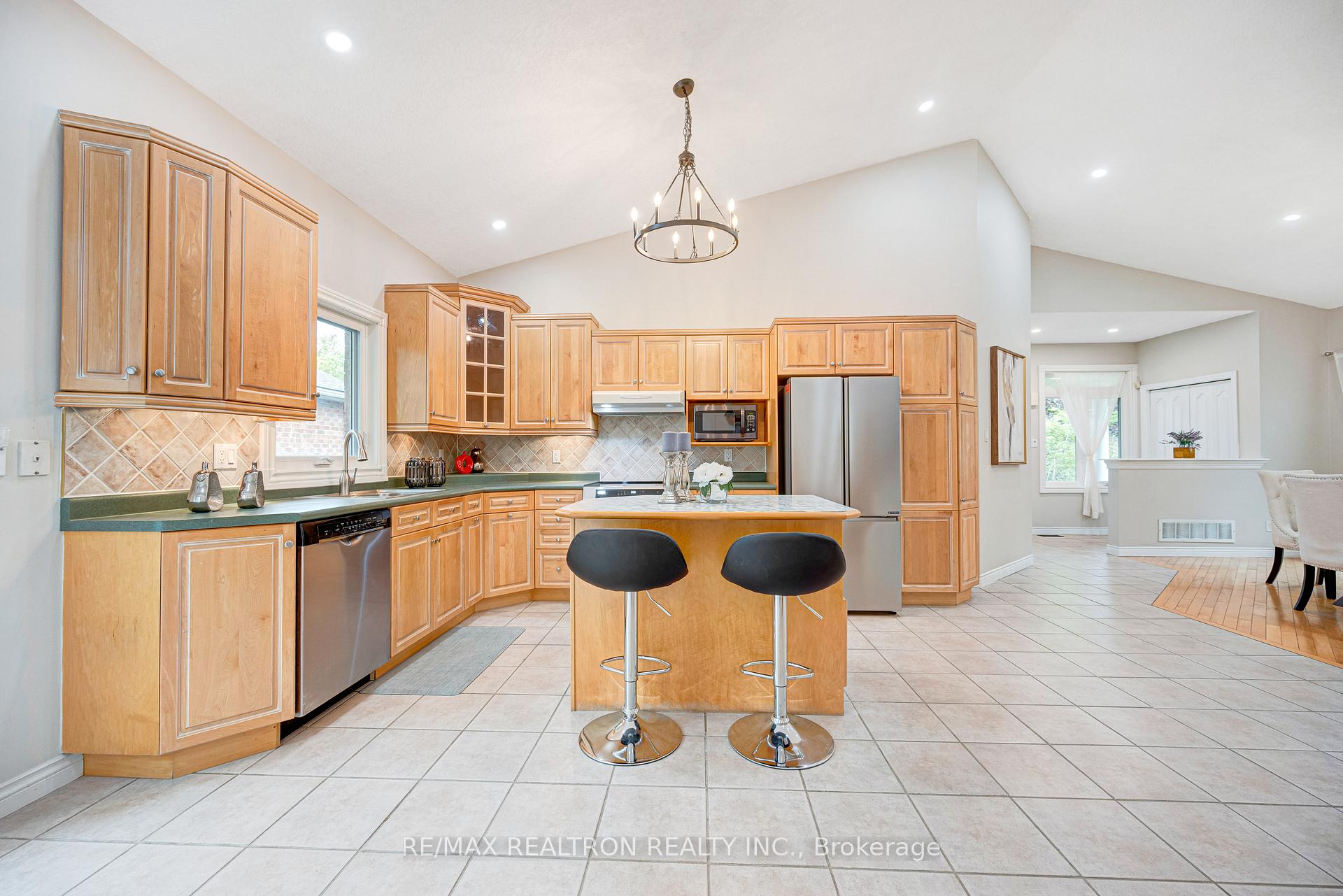 Photo 9 of 84 Hunter Road, Orangeville — HOMEH