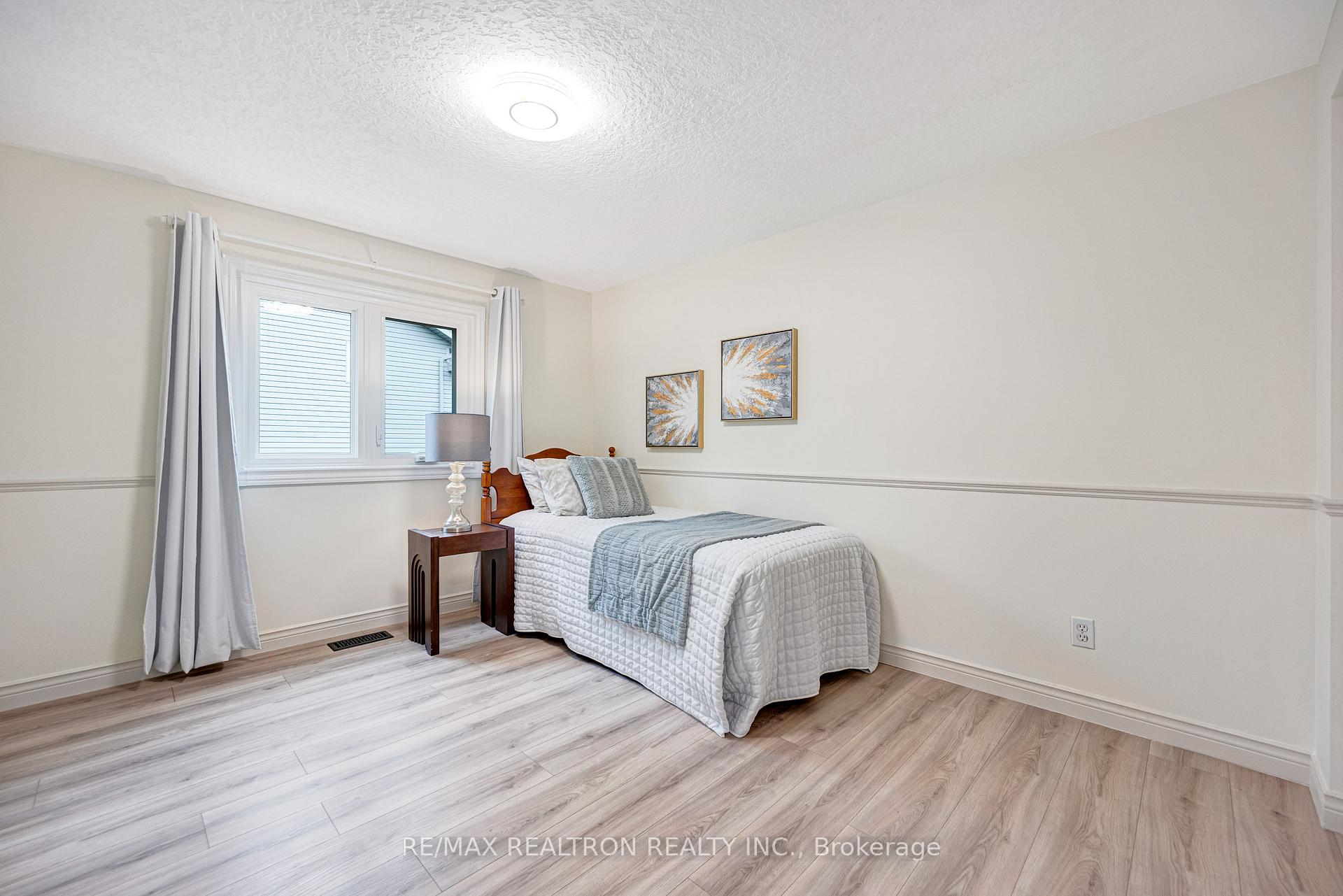 Photo 23 of 84 Hunter Road, Orangeville — HOMEH