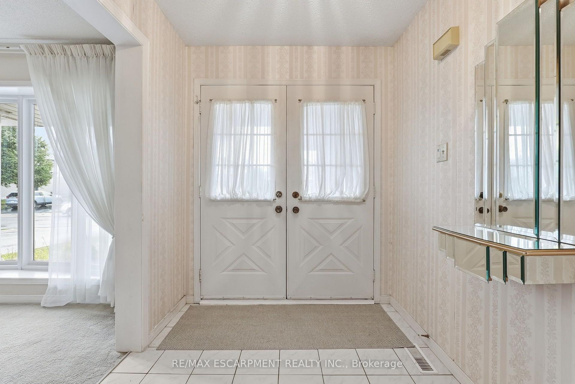 Photo 6 of 158 Rushdale Drive, Hamilton, Rushdale — HOMEH
