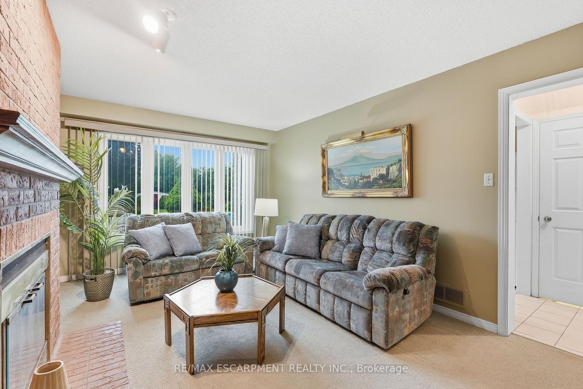 Photo 13 of 158 Rushdale Drive, Hamilton, Rushdale — HOMEH
