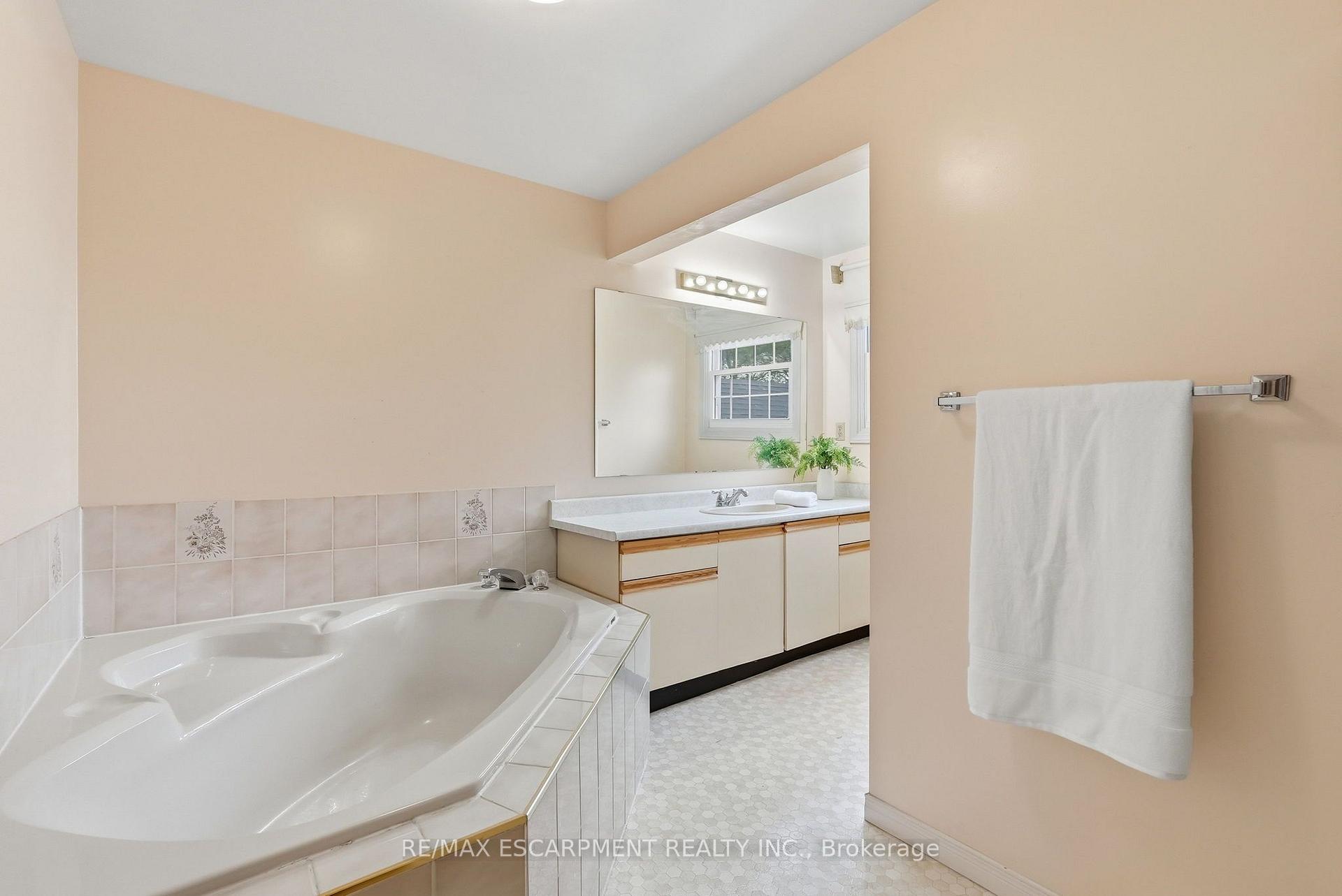 Photo 34 of 158 Rushdale Drive, Hamilton, Rushdale — HOMEH