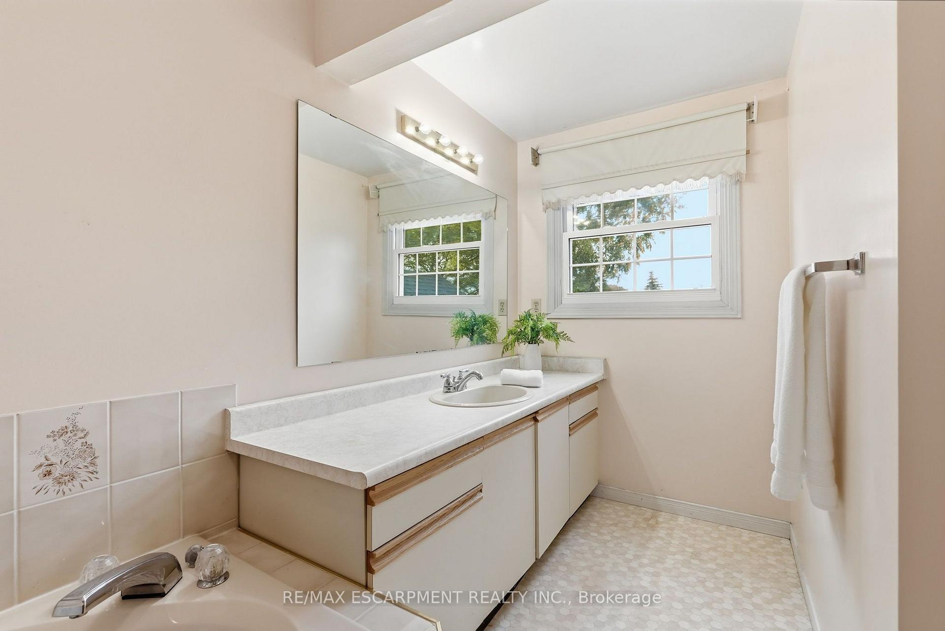 Photo 35 of 158 Rushdale Drive, Hamilton, Rushdale — HOMEH