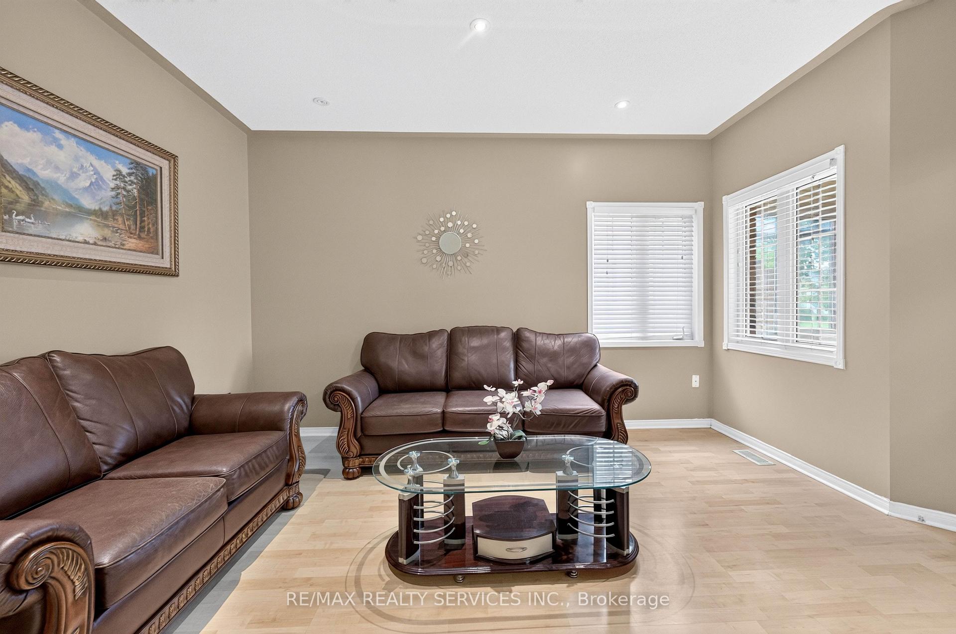 Photo 6 of 703 Twain Avenue, Mississauga, Meadowvale Village — HOMEH