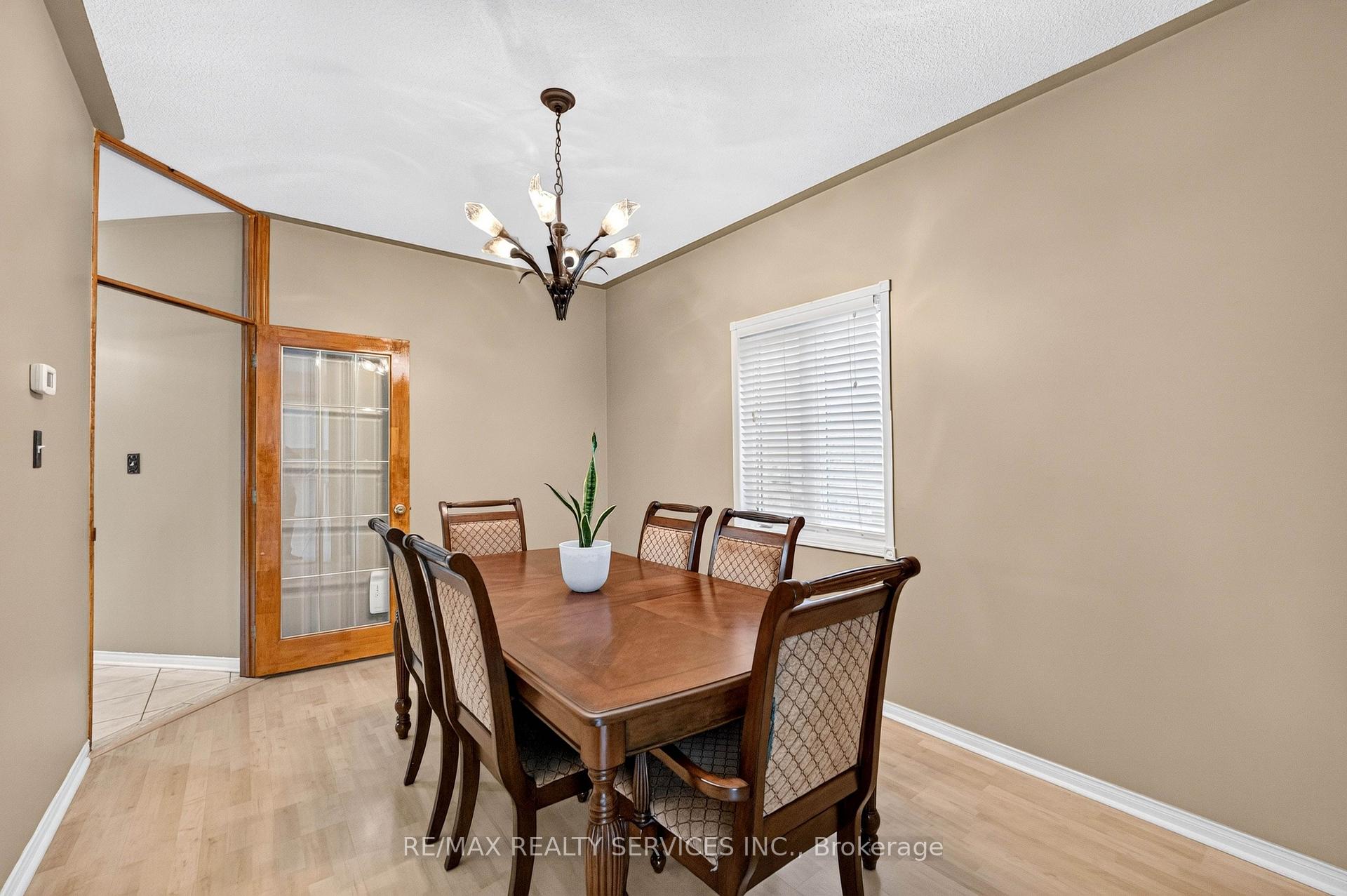 Photo 16 of 703 Twain Avenue, Mississauga, Meadowvale Village — HOMEH
