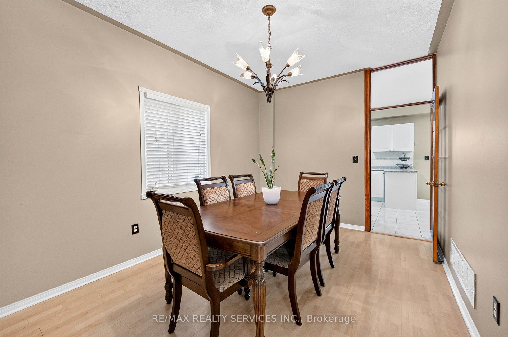 Photo 17 of 703 Twain Avenue, Mississauga, Meadowvale Village — HOMEH