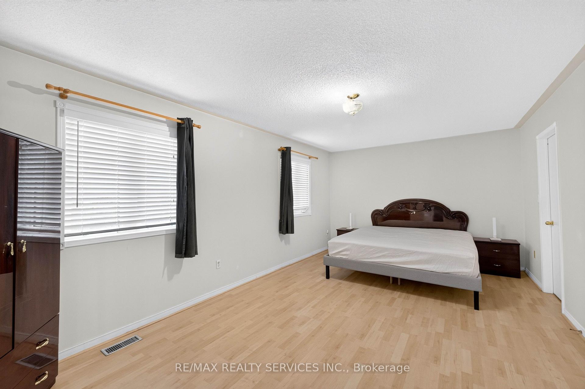 Photo 23 of 703 Twain Avenue, Mississauga, Meadowvale Village — HOMEH