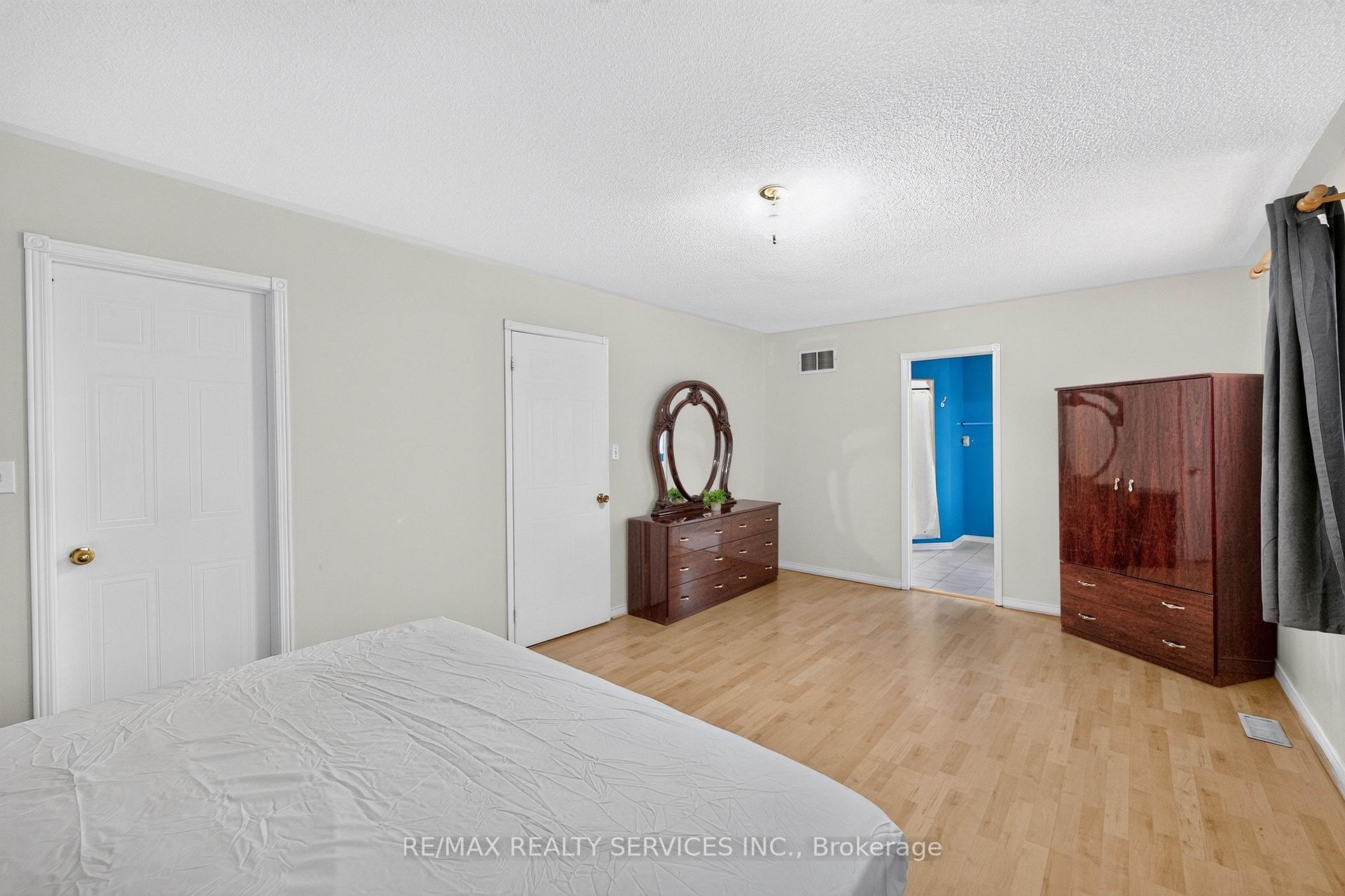 Photo 25 of 703 Twain Avenue, Mississauga, Meadowvale Village — HOMEH
