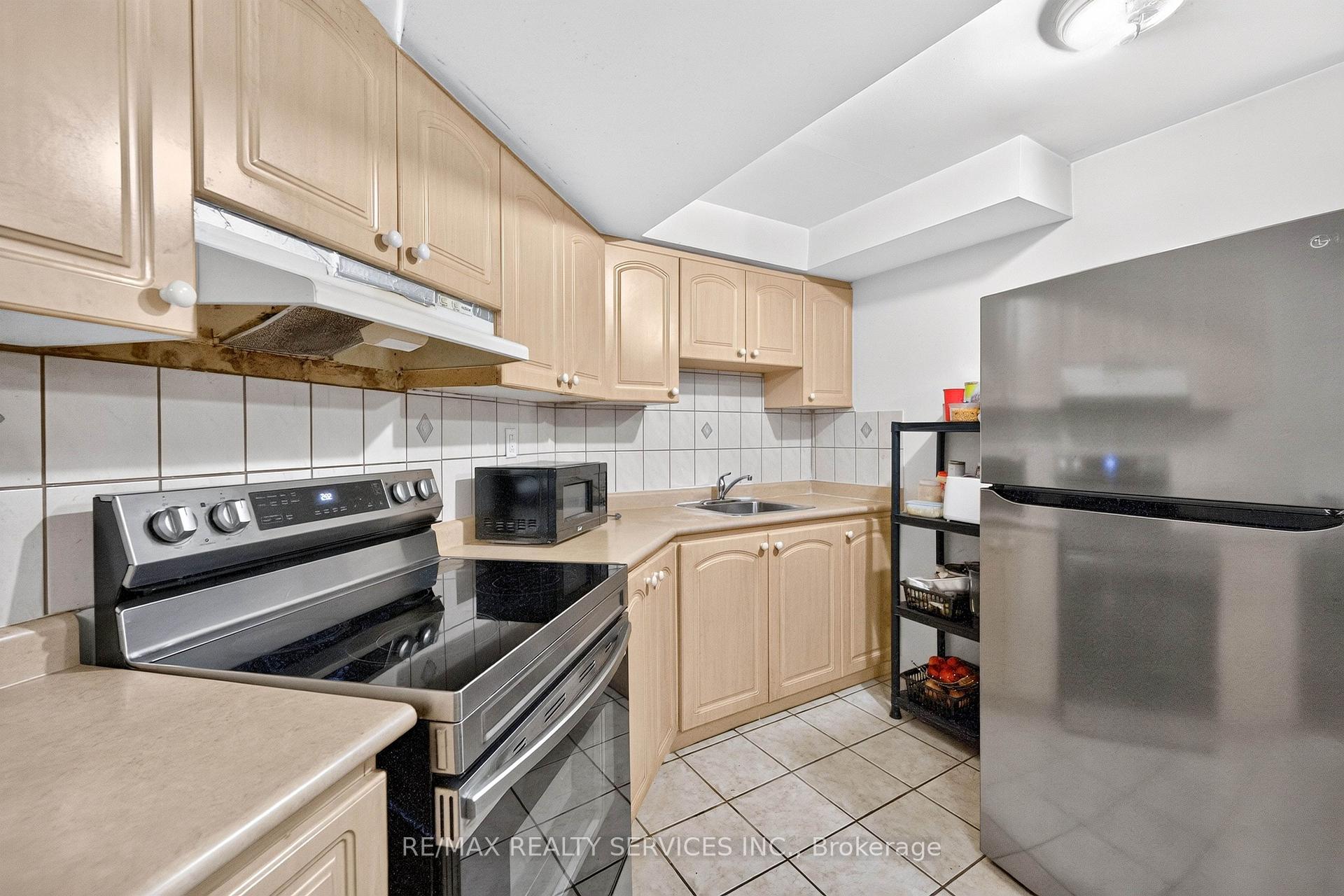Photo 40 of 703 Twain Avenue, Mississauga, Meadowvale Village — HOMEH