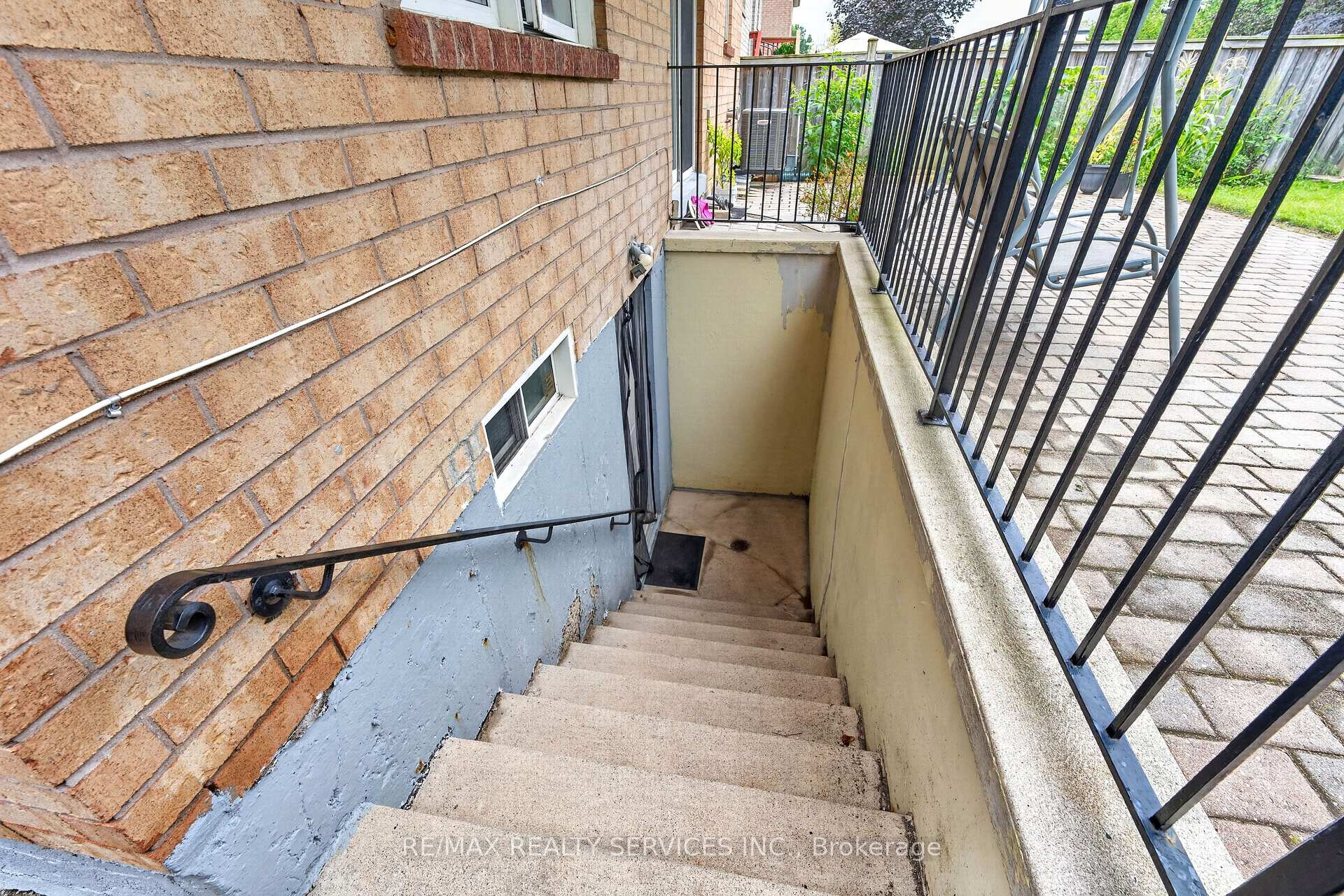 Photo 48 of 703 Twain Avenue, Mississauga, Meadowvale Village — HOMEH