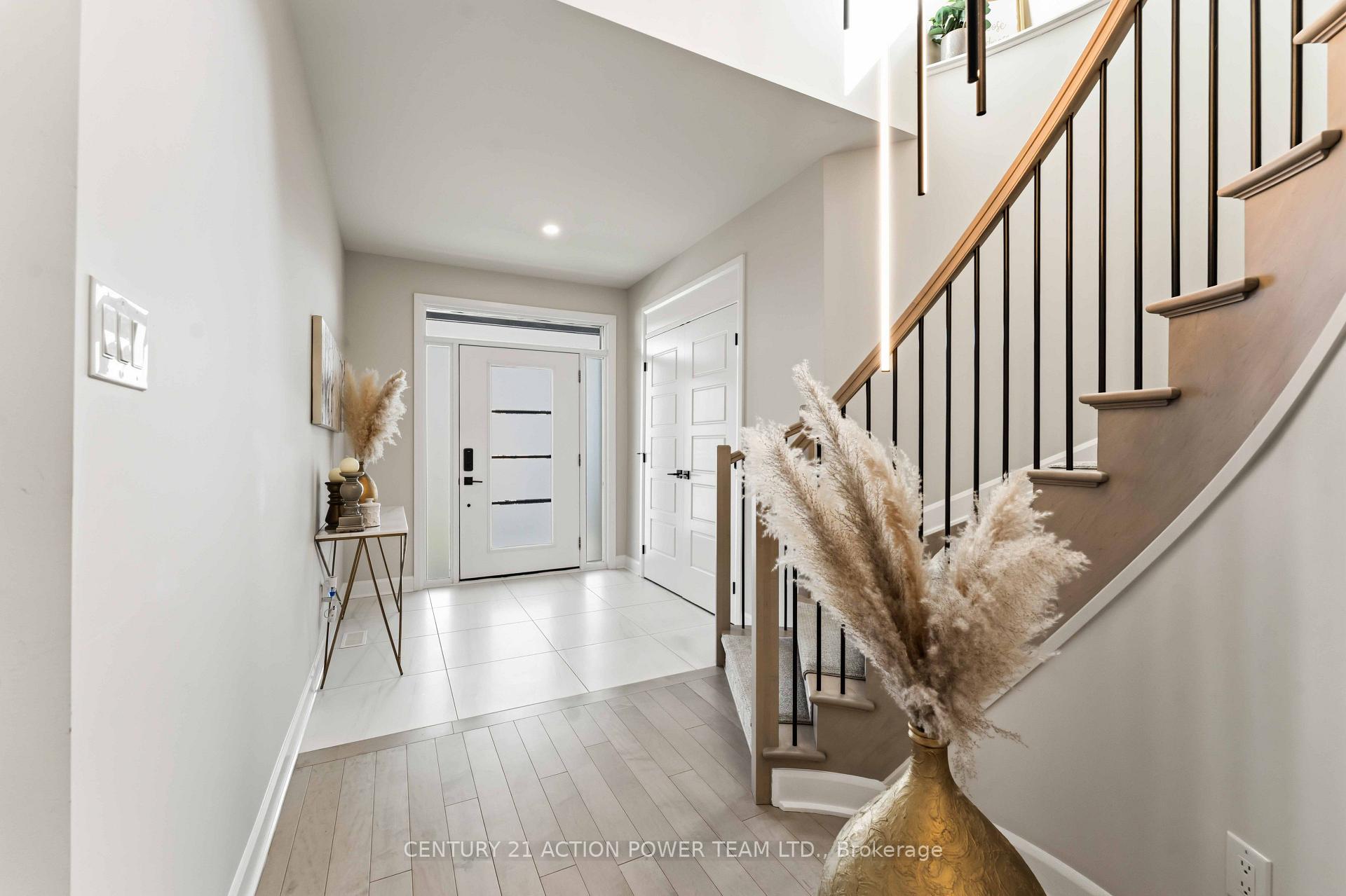 Photo 3 of 644 Moonflower Crescent, Ottawa, Blossom Park/Kemp Park/Findlay Creek — HOMEH