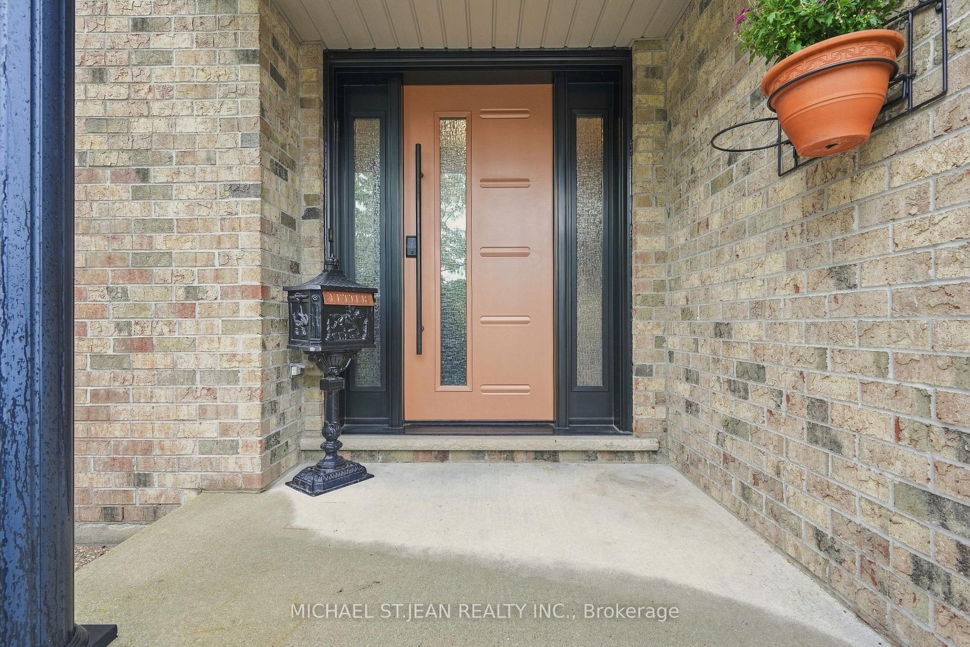 Photo 6 of 8115 Beaver Glen Drive, Niagara Falls, Ascot — HOMEH