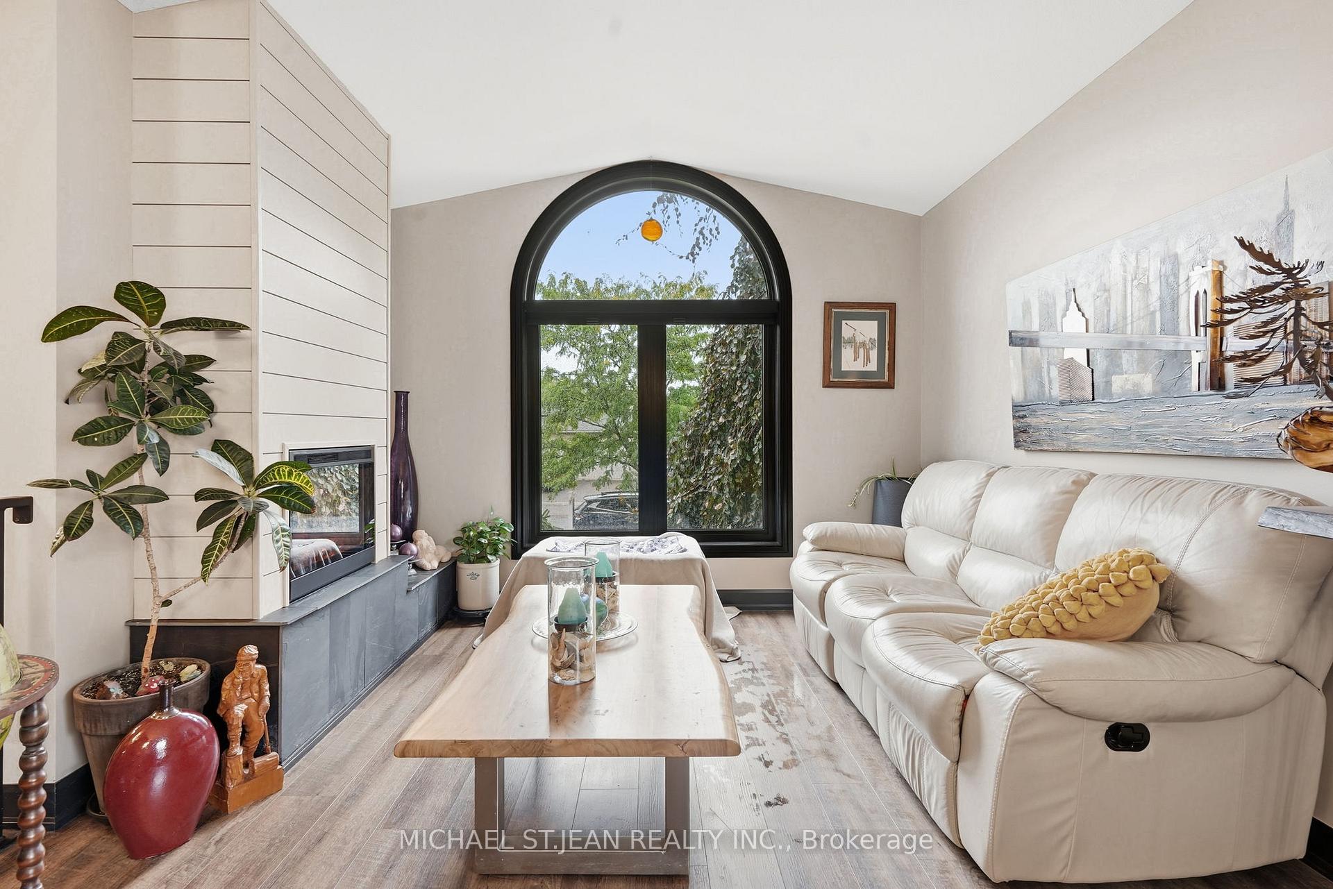 Photo 15 of 8115 Beaver Glen Drive, Niagara Falls, Ascot — HOMEH