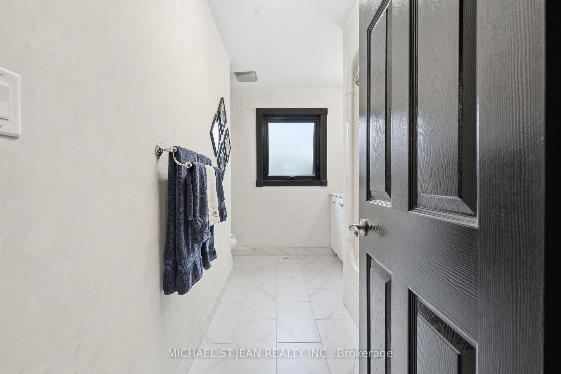 Photo 19 of 8115 Beaver Glen Drive, Niagara Falls, Ascot — HOMEH