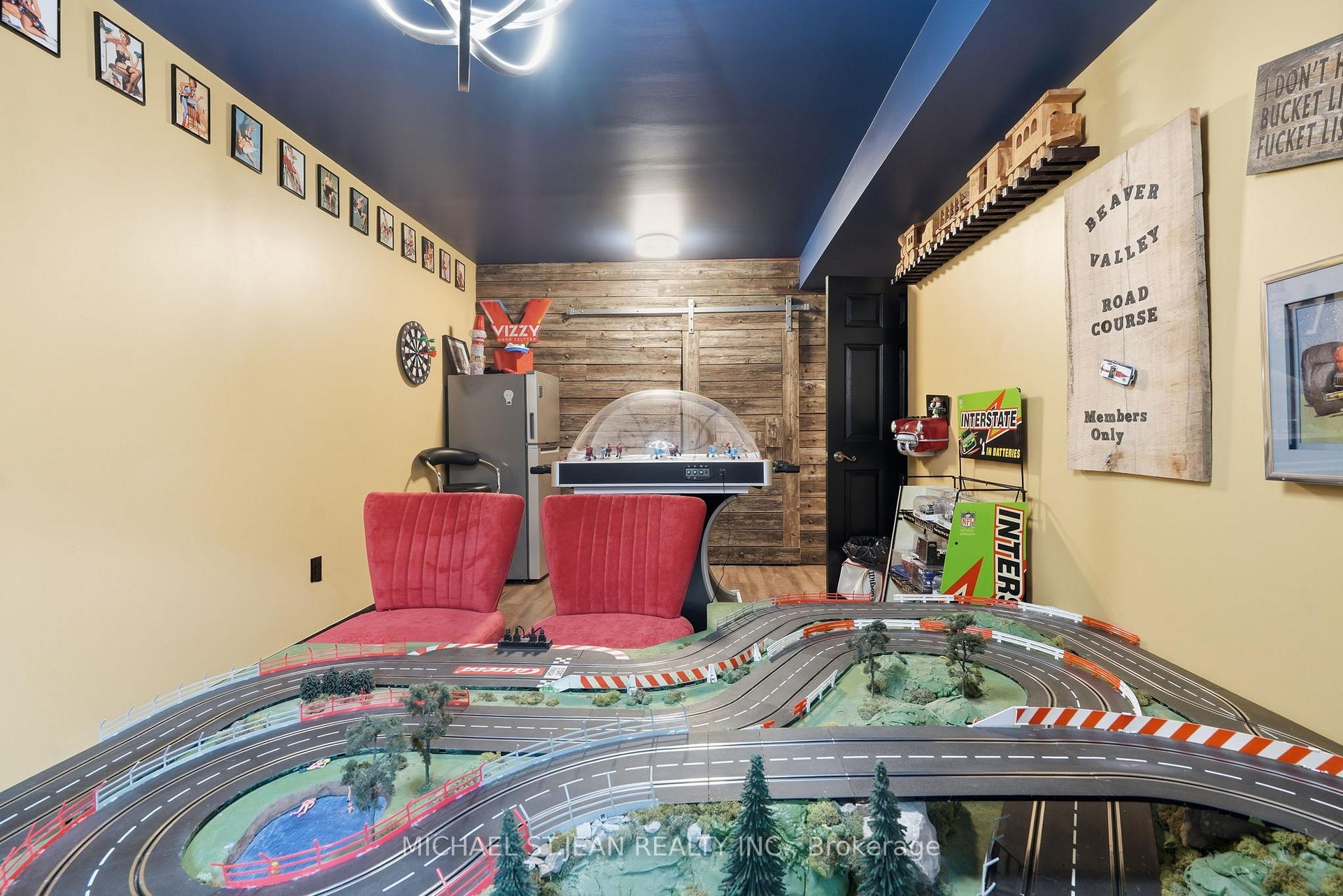 Photo 31 of 8115 Beaver Glen Drive, Niagara Falls, Ascot — HOMEH