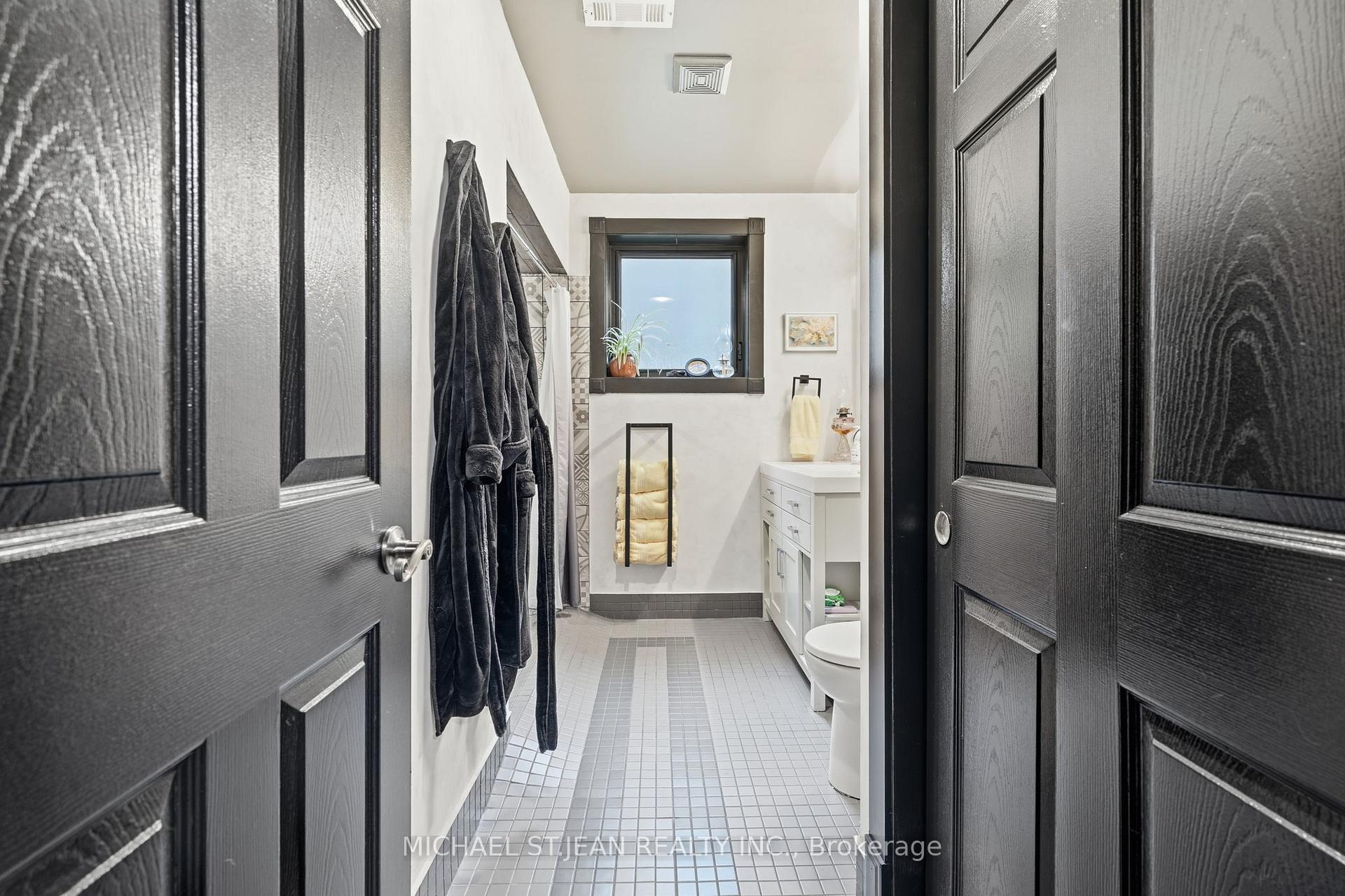 Photo 32 of 8115 Beaver Glen Drive, Niagara Falls, Ascot — HOMEH
