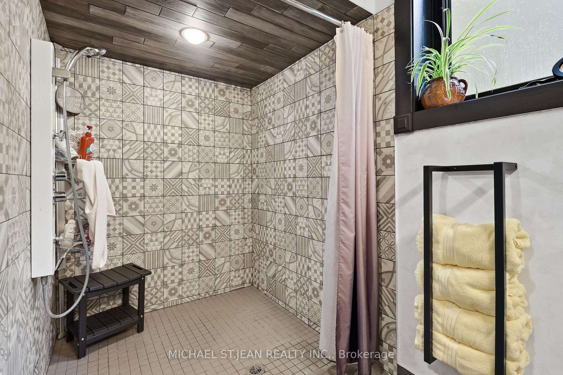 Photo 34 of 8115 Beaver Glen Drive, Niagara Falls, Ascot — HOMEH