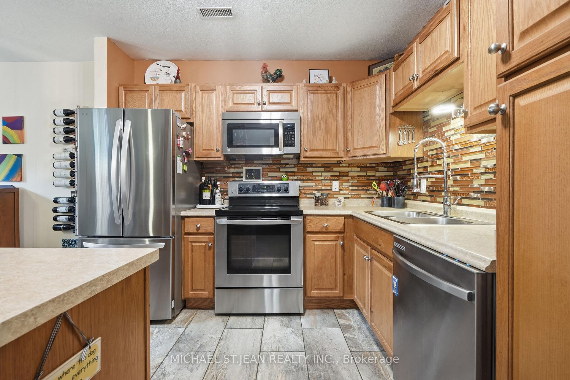 Photo 35 of 8115 Beaver Glen Drive, Niagara Falls, Ascot — HOMEH