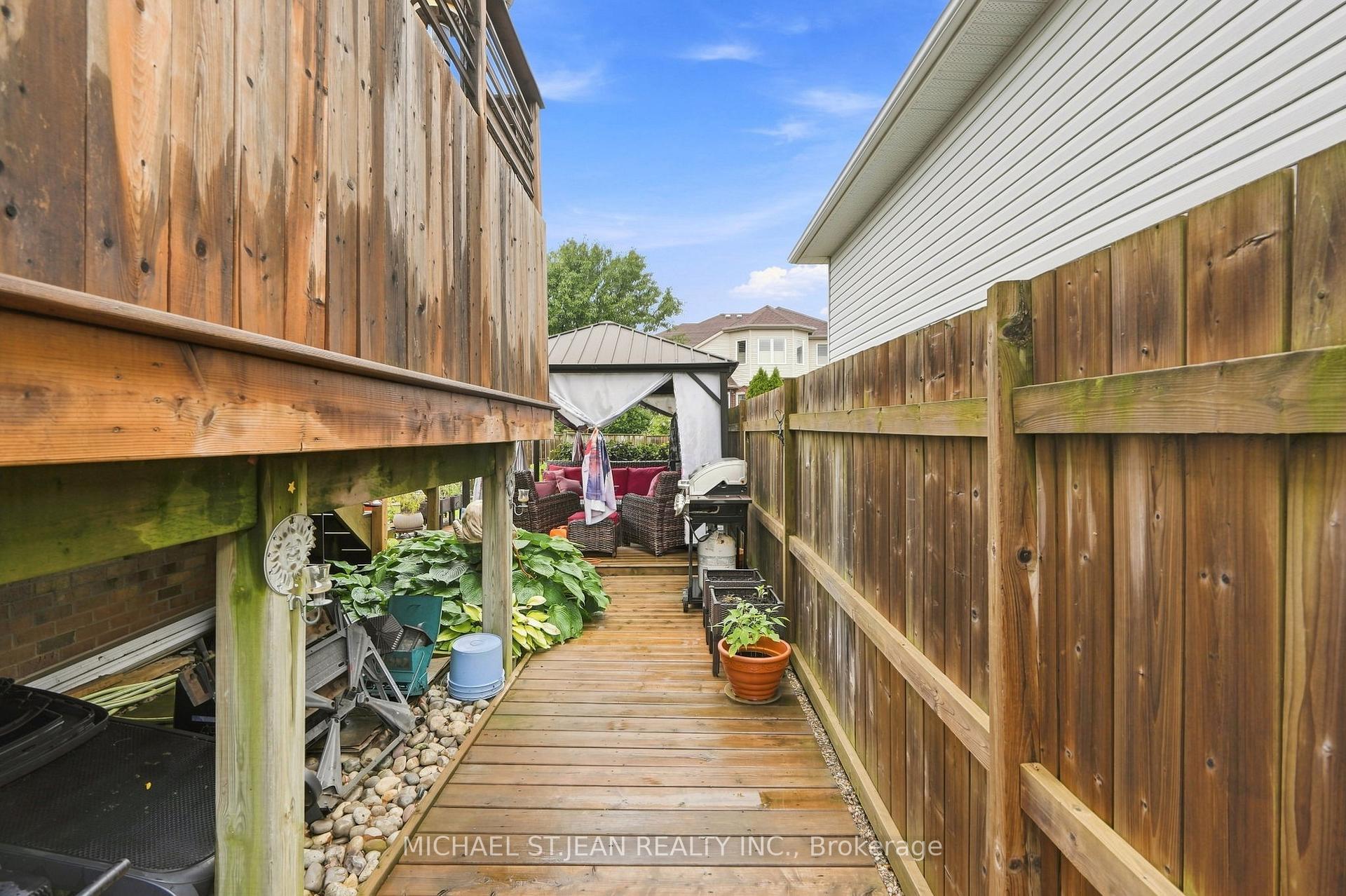 Photo 53 of 8115 Beaver Glen Drive, Niagara Falls, Ascot — HOMEH