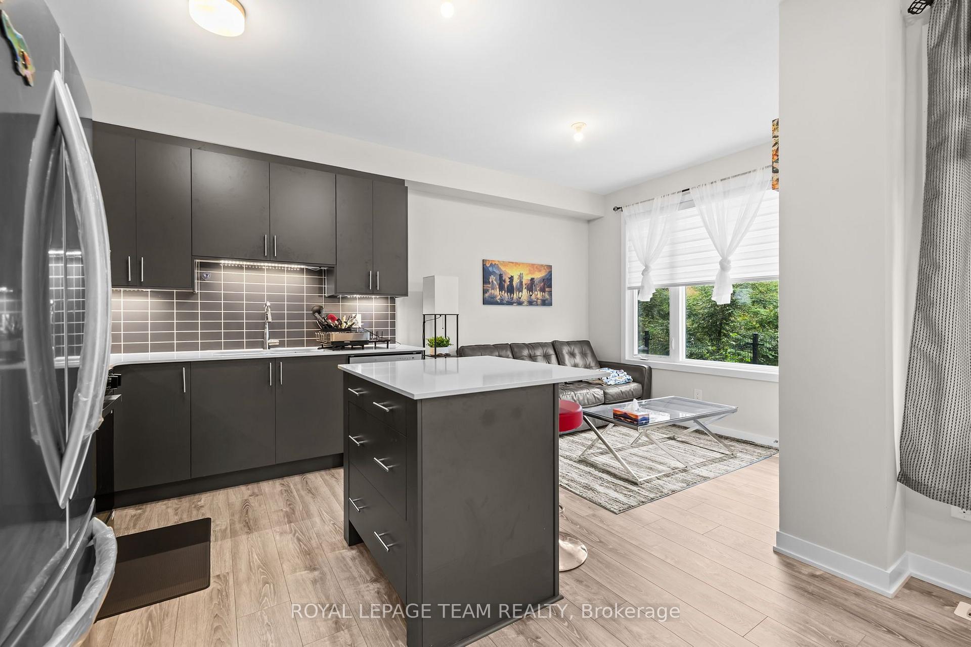 Photo 4 of 708 Expansion Road, Ottawa, Barrhaven - Half Moon Bay — HOMEH