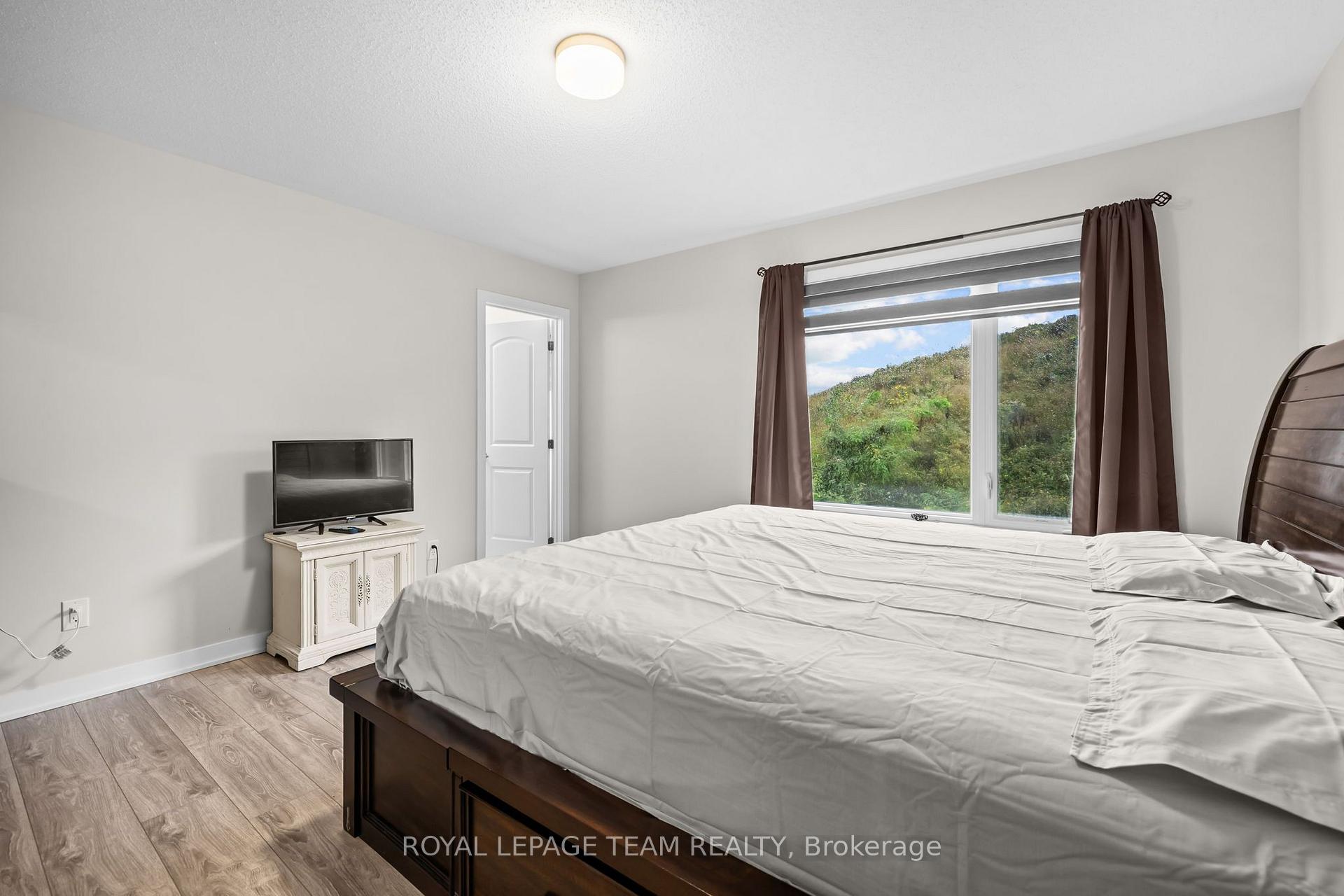 Photo 11 of 708 Expansion Road, Ottawa, Barrhaven - Half Moon Bay — HOMEH