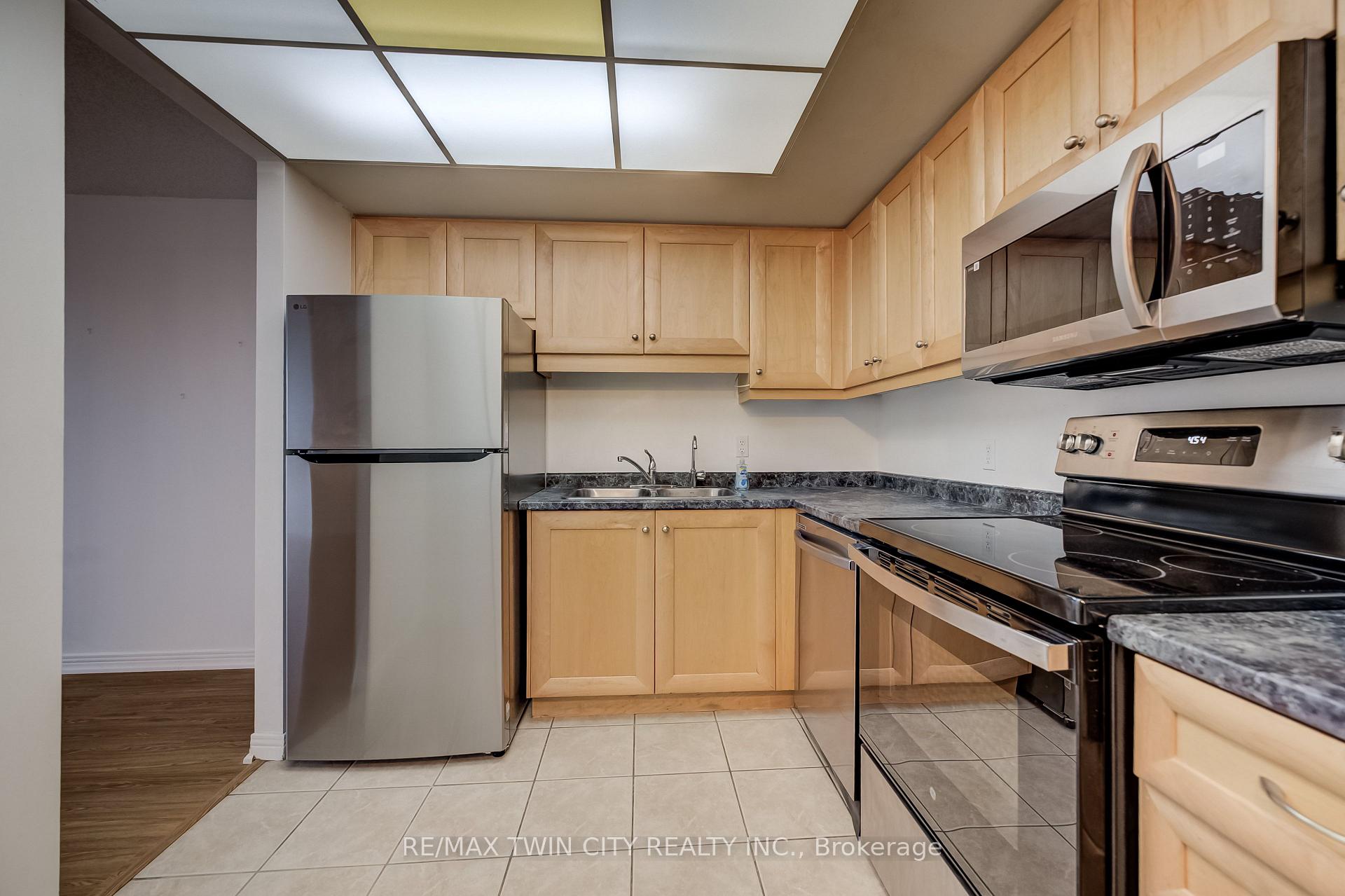 Photo 4 of Unit 905, 190 Hespeler Road, Cambridge, Greenway-Chaplin — HOMEH