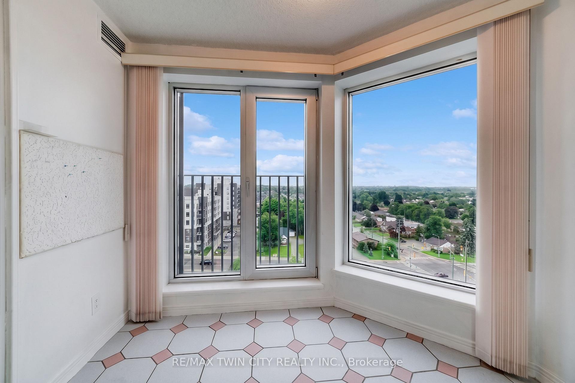 Photo 16 of Unit 905, 190 Hespeler Road, Cambridge, Greenway-Chaplin — HOMEH