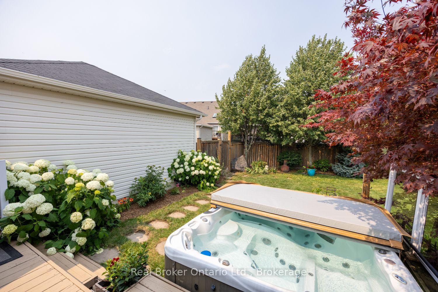Photo 38 of 11 Greenaway Circle, Port Hope — HOMEH