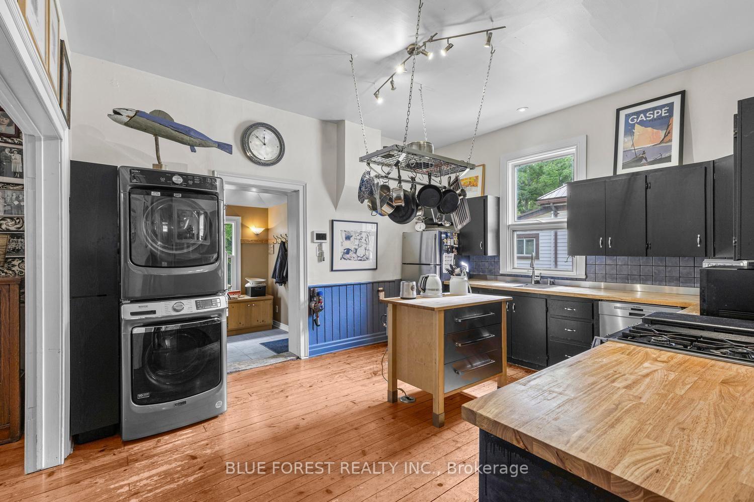 Photo 9 of 550 Elizabeth Street, London, East G — HOMEH
