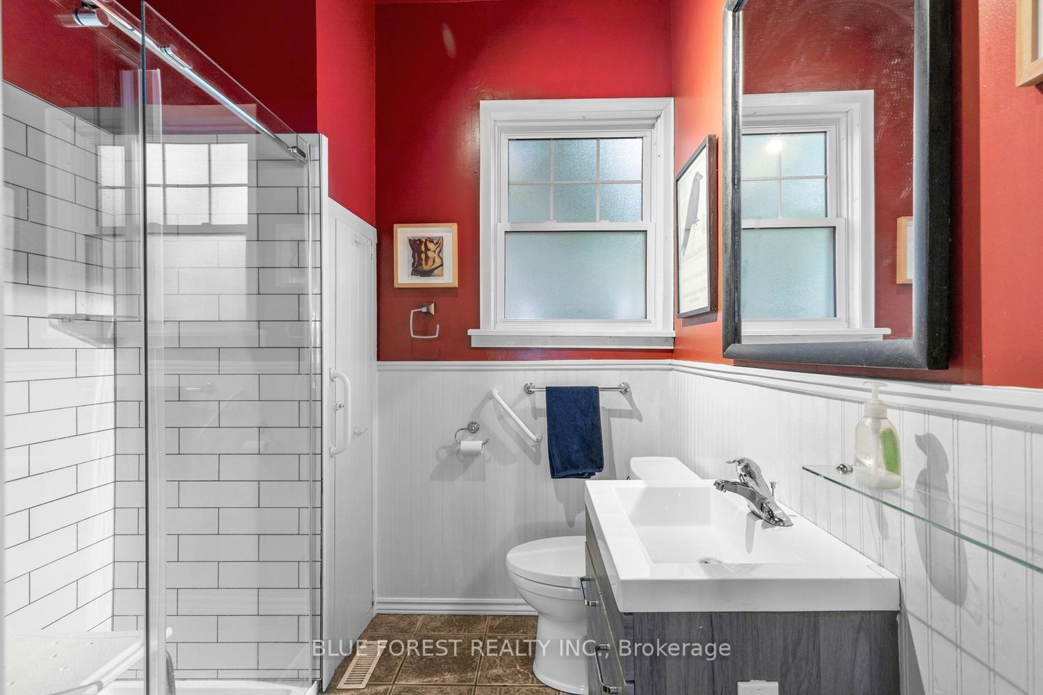 Photo 14 of 550 Elizabeth Street, London, East G — HOMEH