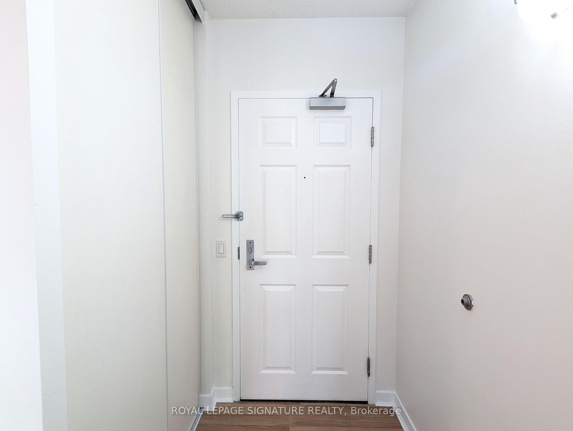 Photo of Unit 206, 284 Bloor Street W