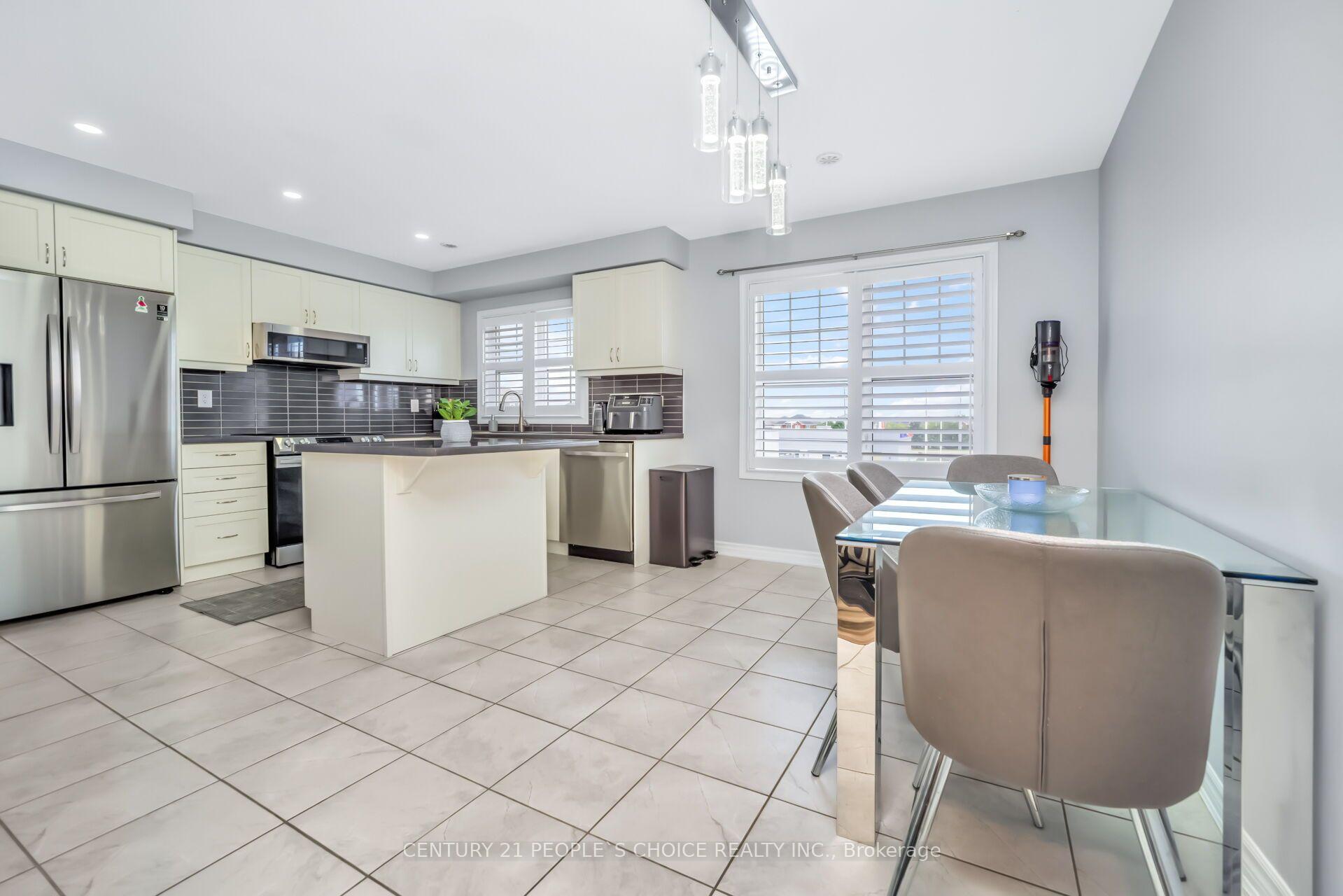 Photo 10 of 74 Metro Crescent, Brampton, Northwest Brampton — HOMEH