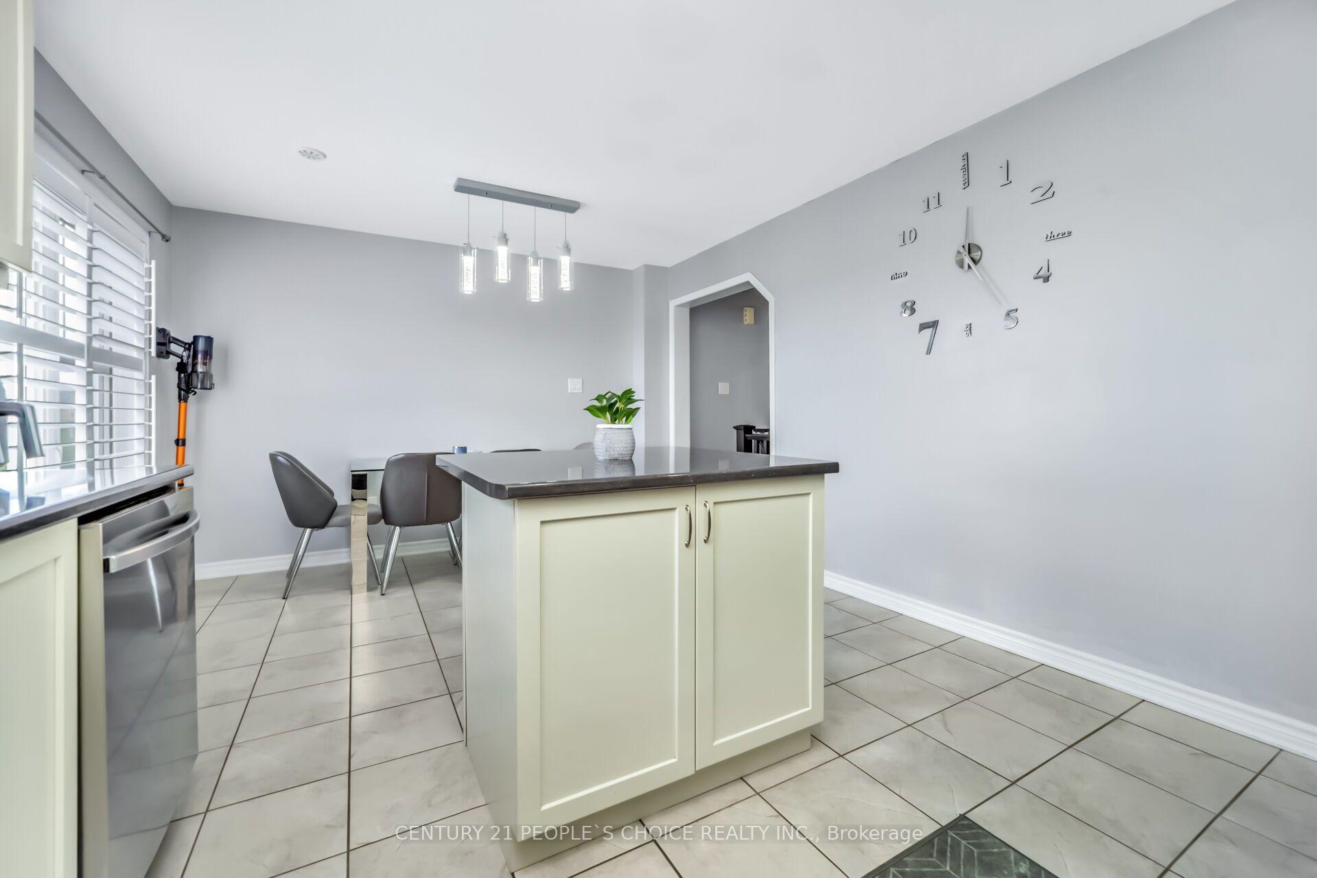 Photo 13 of 74 Metro Crescent, Brampton, Northwest Brampton — HOMEH