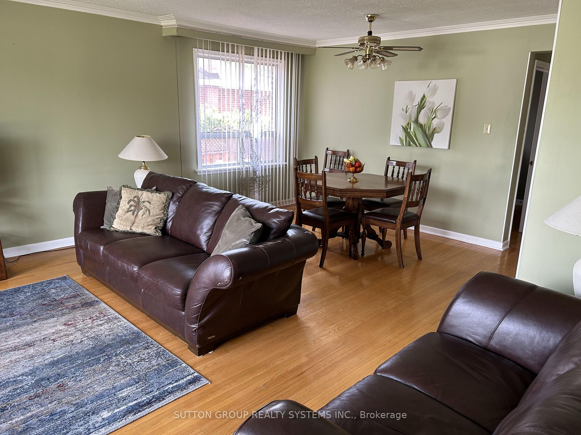 Photo 4 of 20 Taysham Crescent, Etobicoke, Thistletown-Beaumonde Heights — HOMEH
