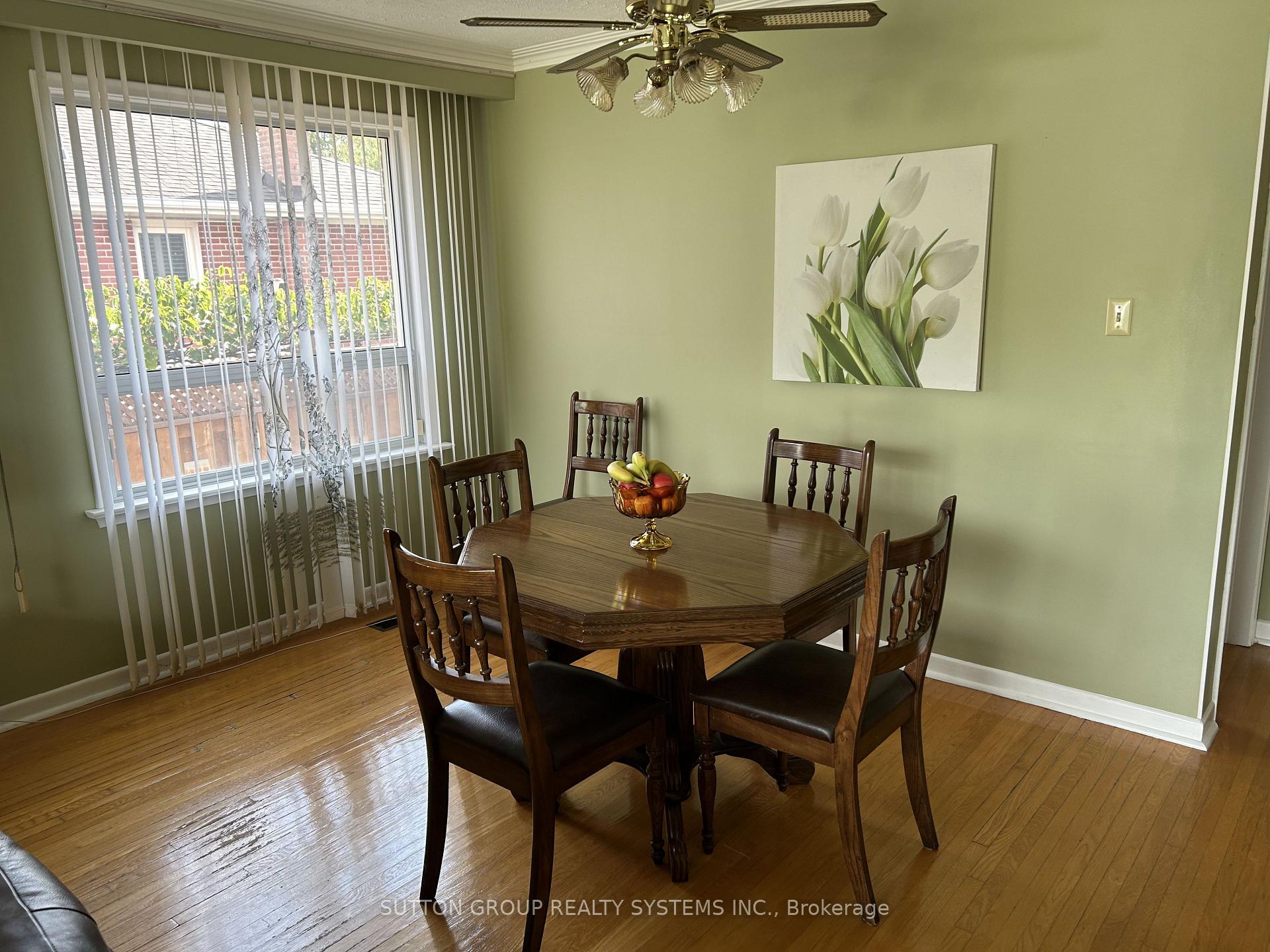 Photo 5 of 20 Taysham Crescent, Etobicoke, Thistletown-Beaumonde Heights — HOMEH