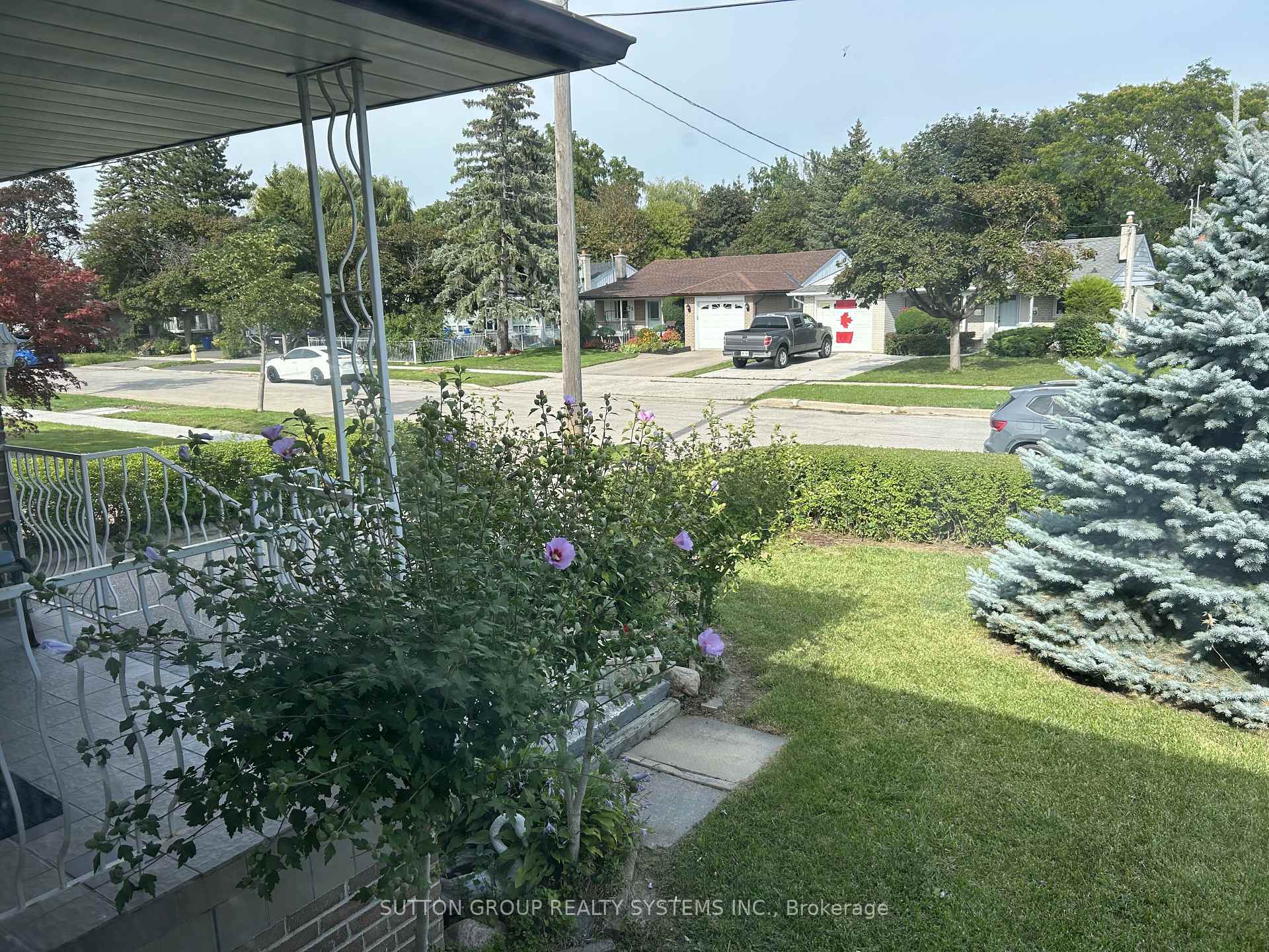 Photo 10 of 20 Taysham Crescent, Etobicoke, Thistletown-Beaumonde Heights — HOMEH