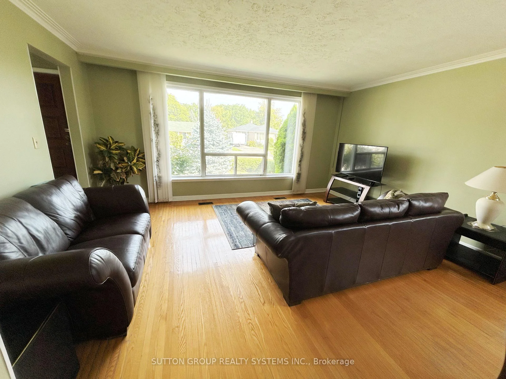 Photo 11 of 20 Taysham Crescent, Etobicoke, Thistletown-Beaumonde Heights — HOMEH