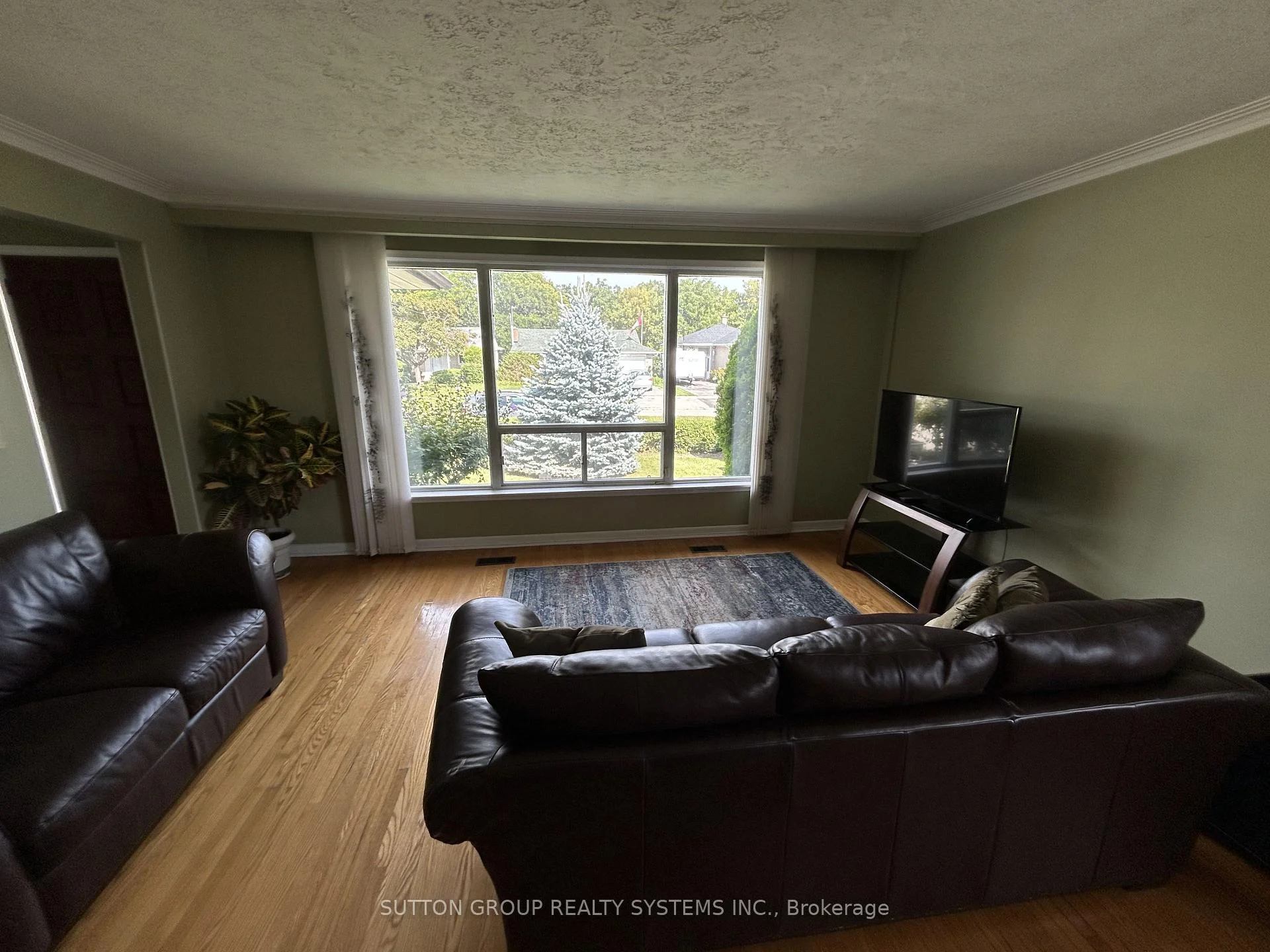 Photo 12 of 20 Taysham Crescent, Etobicoke, Thistletown-Beaumonde Heights — HOMEH