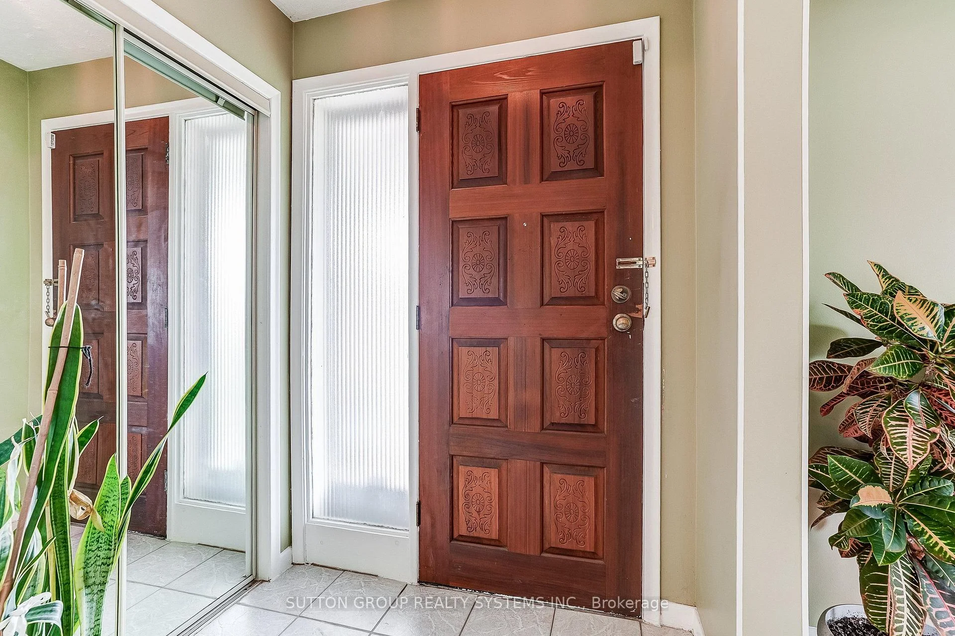 Photo 13 of 20 Taysham Crescent, Etobicoke, Thistletown-Beaumonde Heights — HOMEH