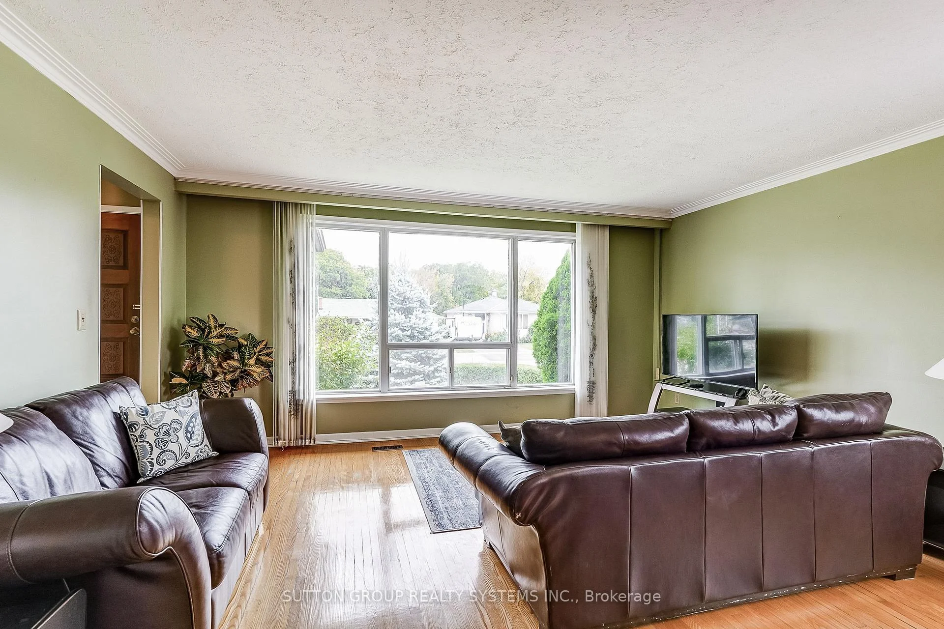 Photo 18 of 20 Taysham Crescent, Etobicoke, Thistletown-Beaumonde Heights — HOMEH