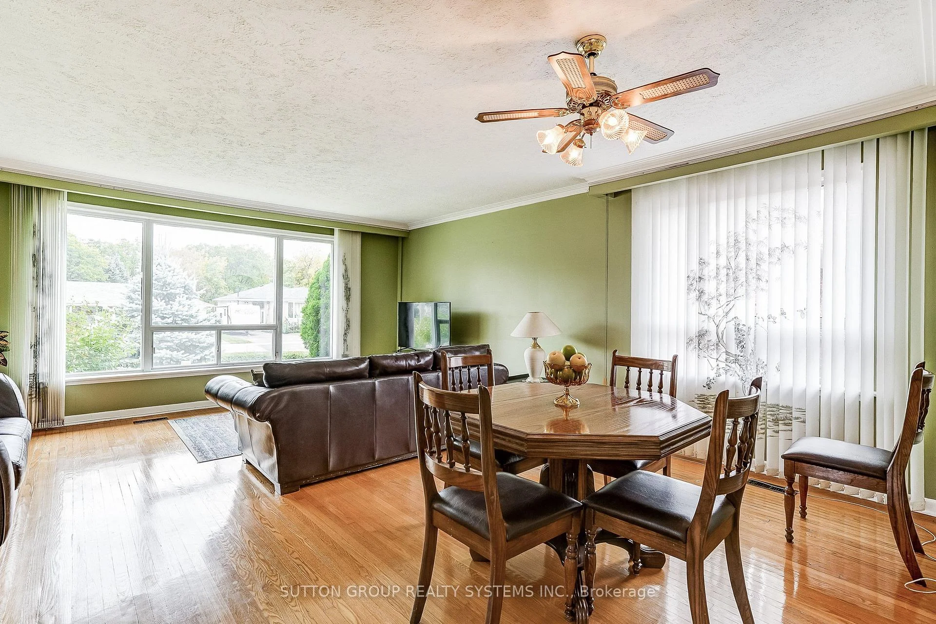 Photo 23 of 20 Taysham Crescent, Etobicoke, Thistletown-Beaumonde Heights — HOMEH