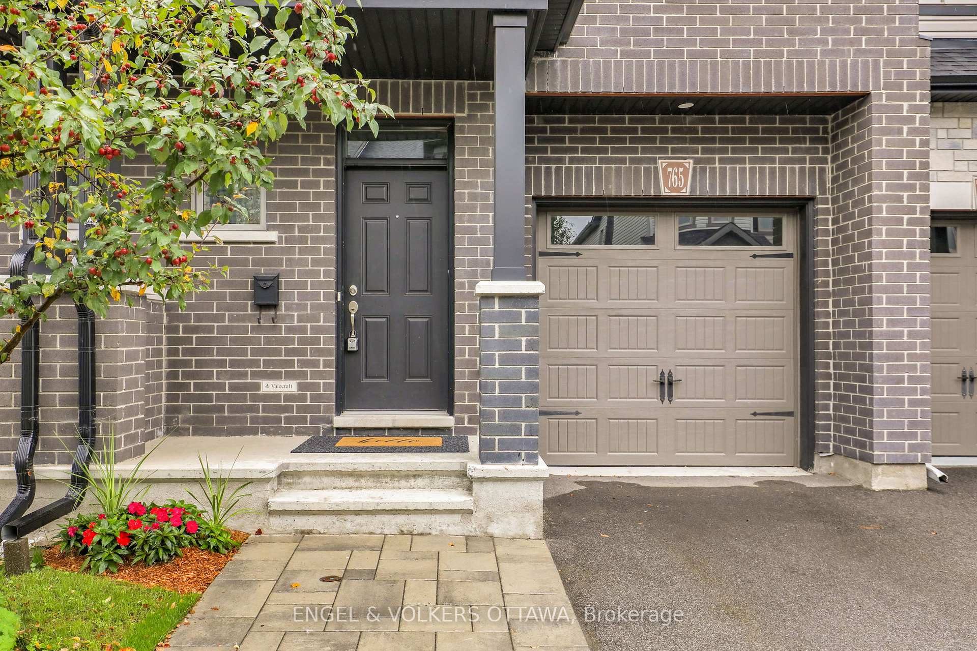 Photo 2 of 765 Dearborn Private, Ottawa, Blossom Park/Kemp Park/Findlay Creek — HOMEH