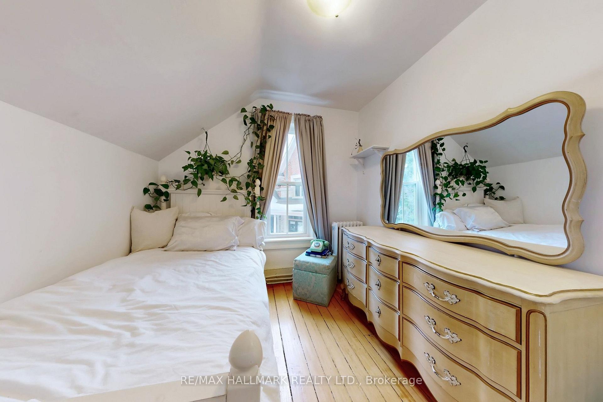 Photo 31 of 64 Powell Street, Richmond Hill, Mill Pond — HOMEH