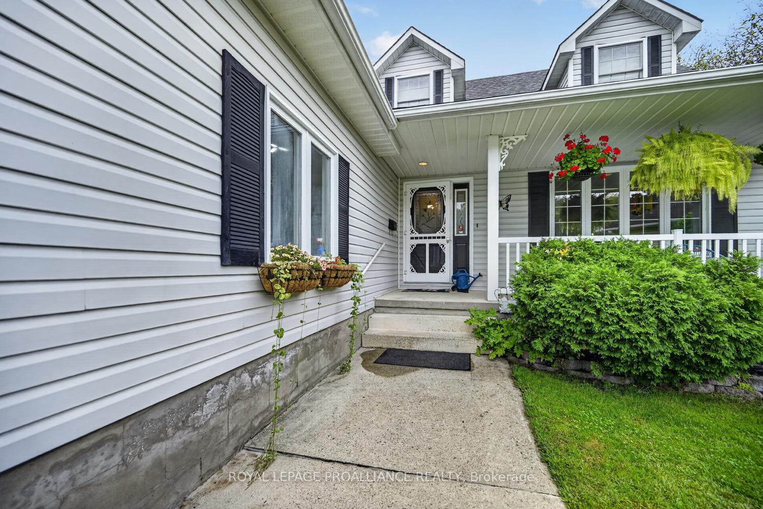 Photo 2 of 132 Kingston Crescent, Prescott, Prescott — HOMEH