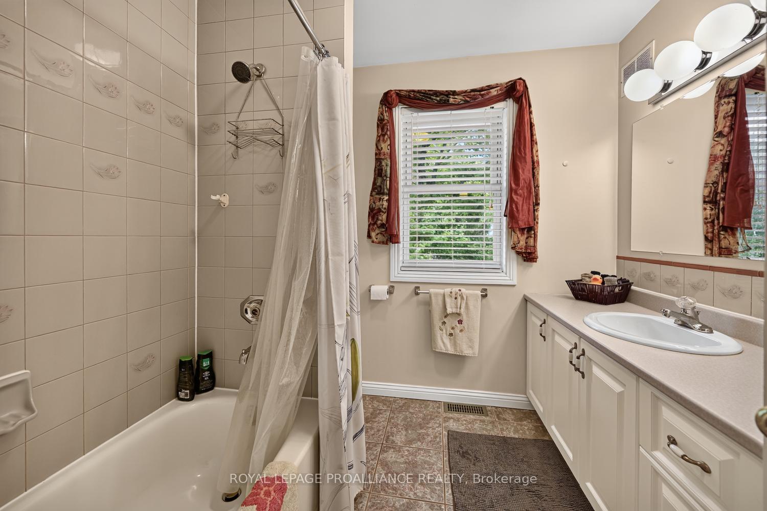 Photo 22 of 132 Kingston Crescent, Prescott, Prescott — HOMEH