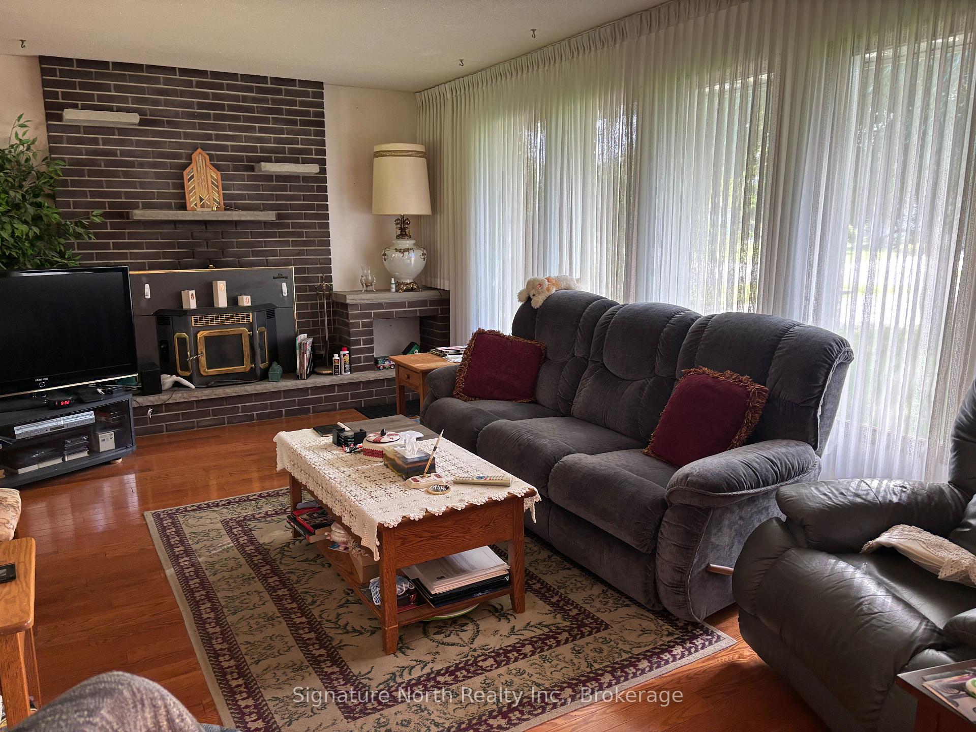 Photo 3 of 2070 Piper Avenue, Thunder Bay, Rosslyn Road — HOMEH